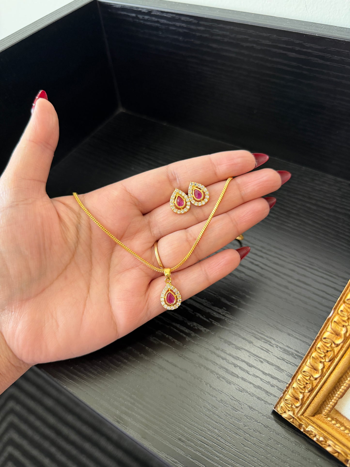 Taran Gold Plated Pendant Set (Tear Drop)