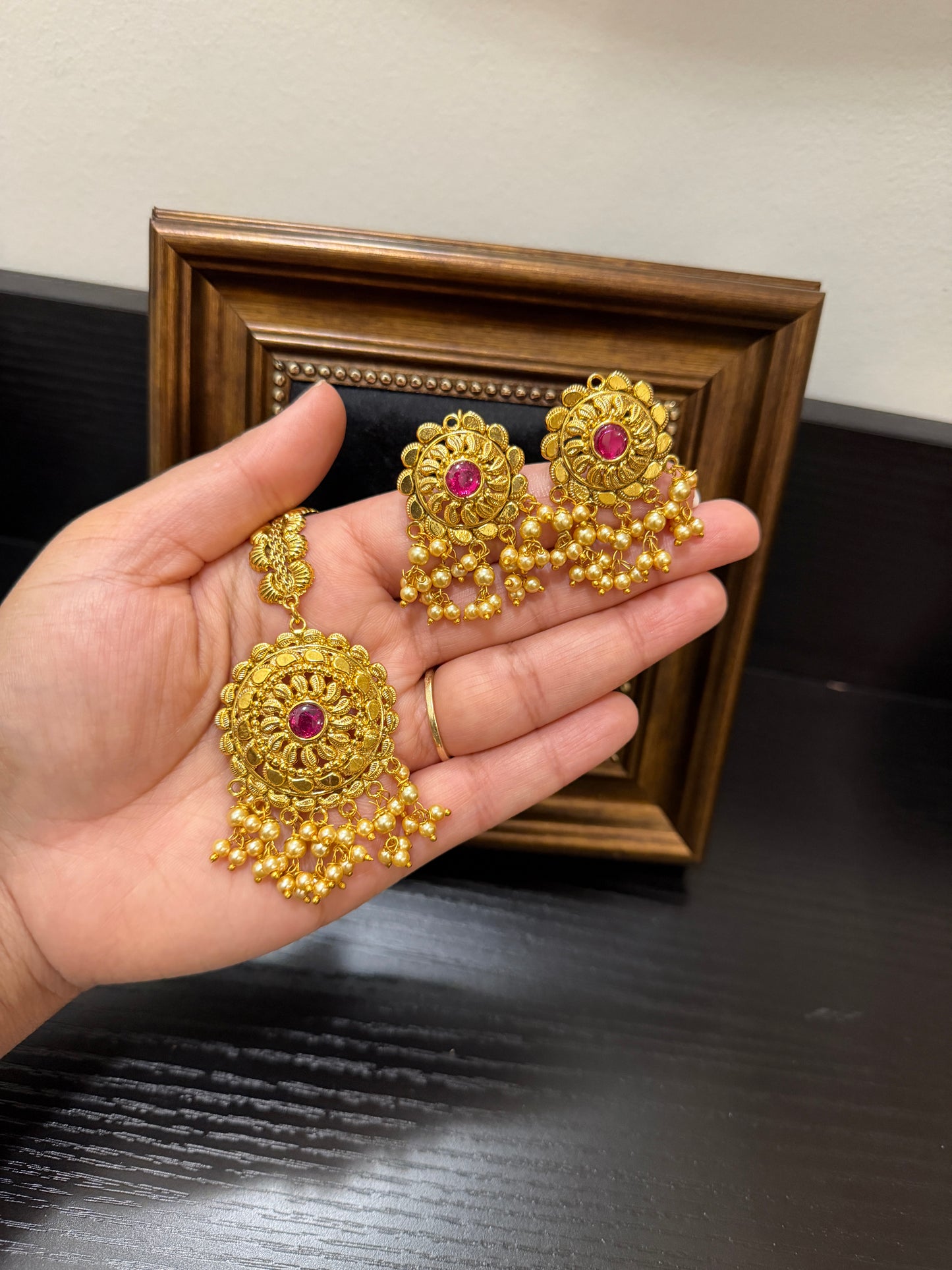 Tanveer Real Look Earrings Tikka Set (Ruby& Gold)