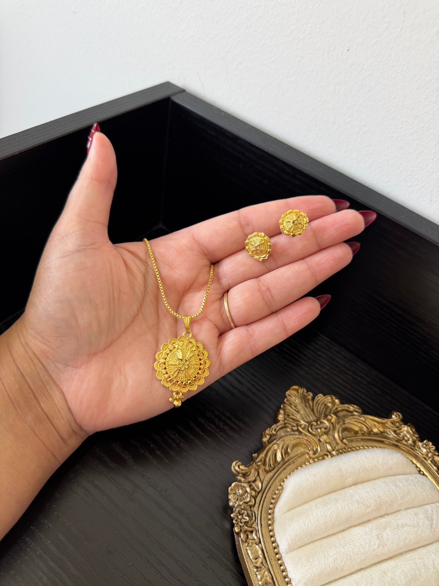 Saira Gold Plated Pendant Set