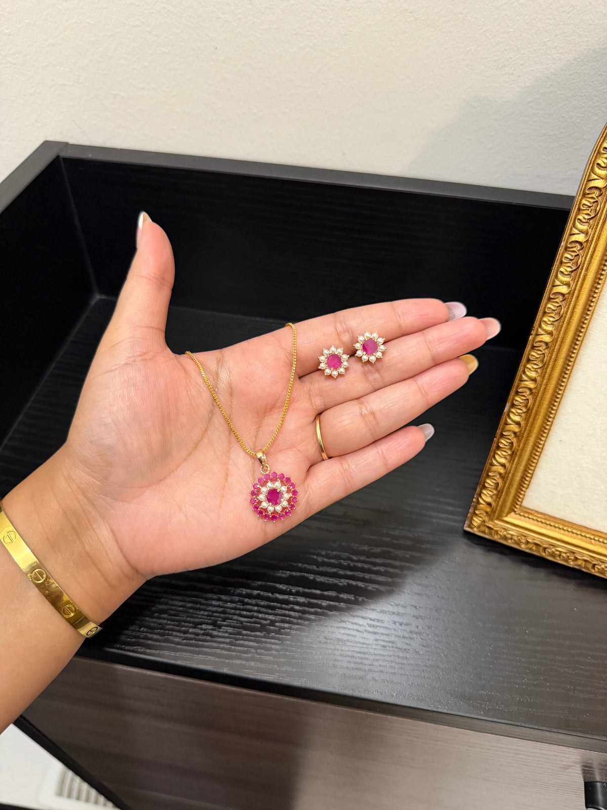 Taranpreet Pendant Set (Ruby)