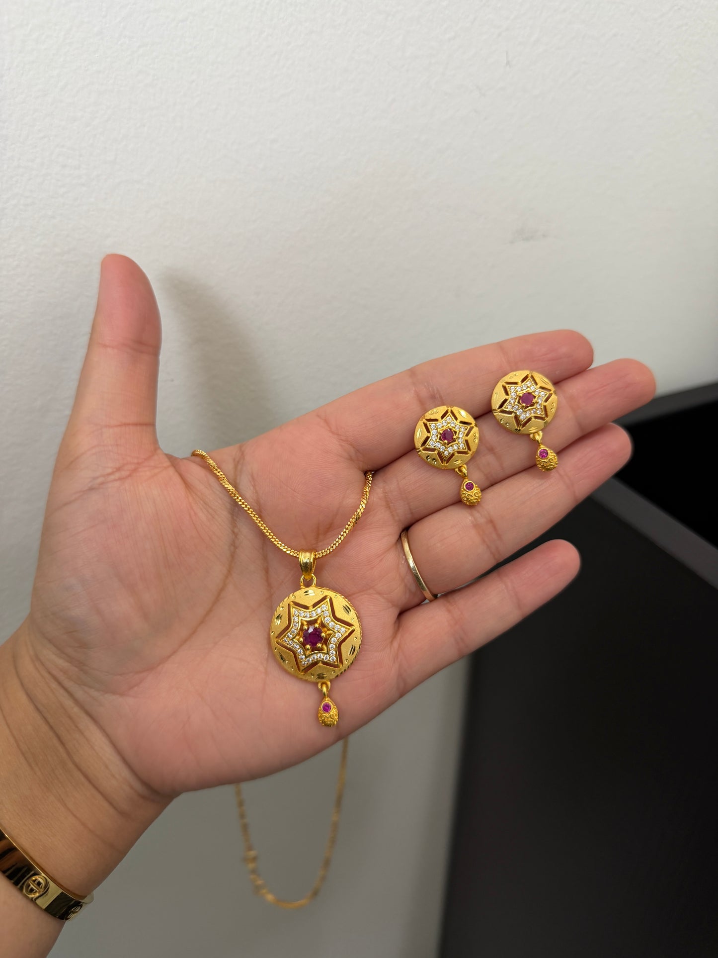 Kulsum Gold Plated Pendant Set