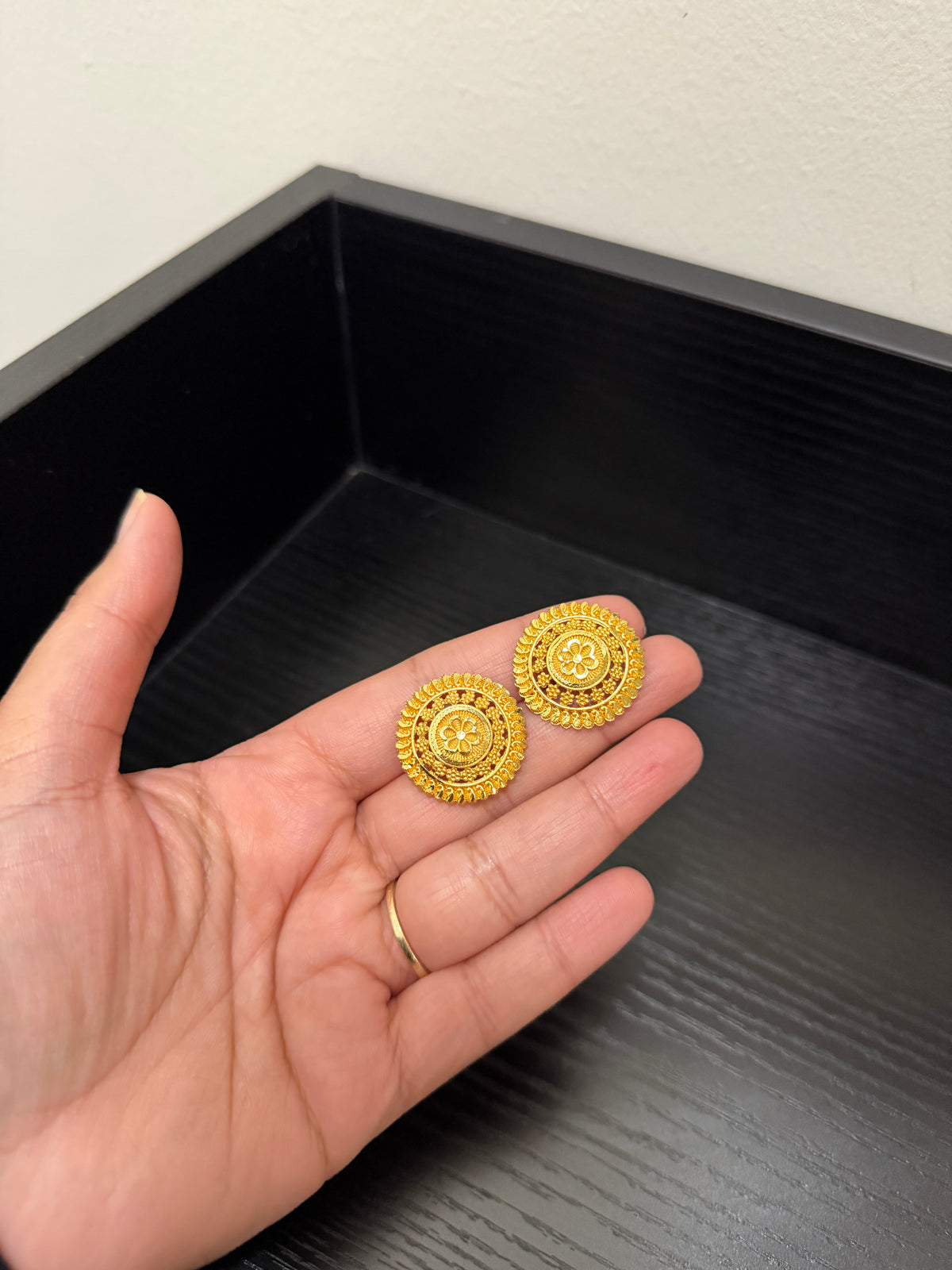 Harnit Gold Look Studs