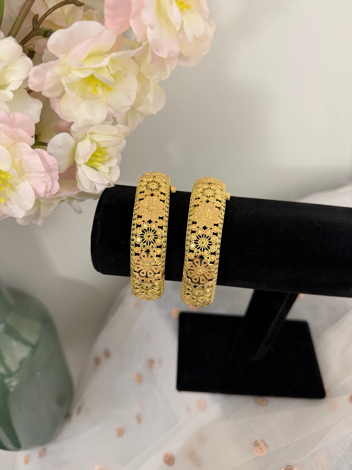 Samaira Gold Forming Kangan