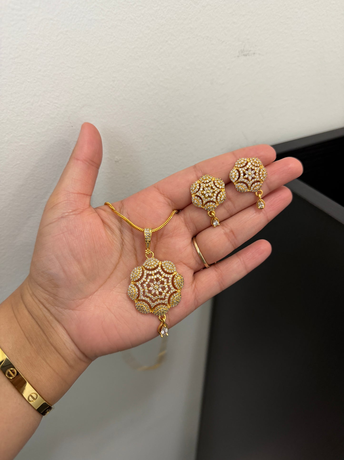Harman Gold Plated Pendant Set