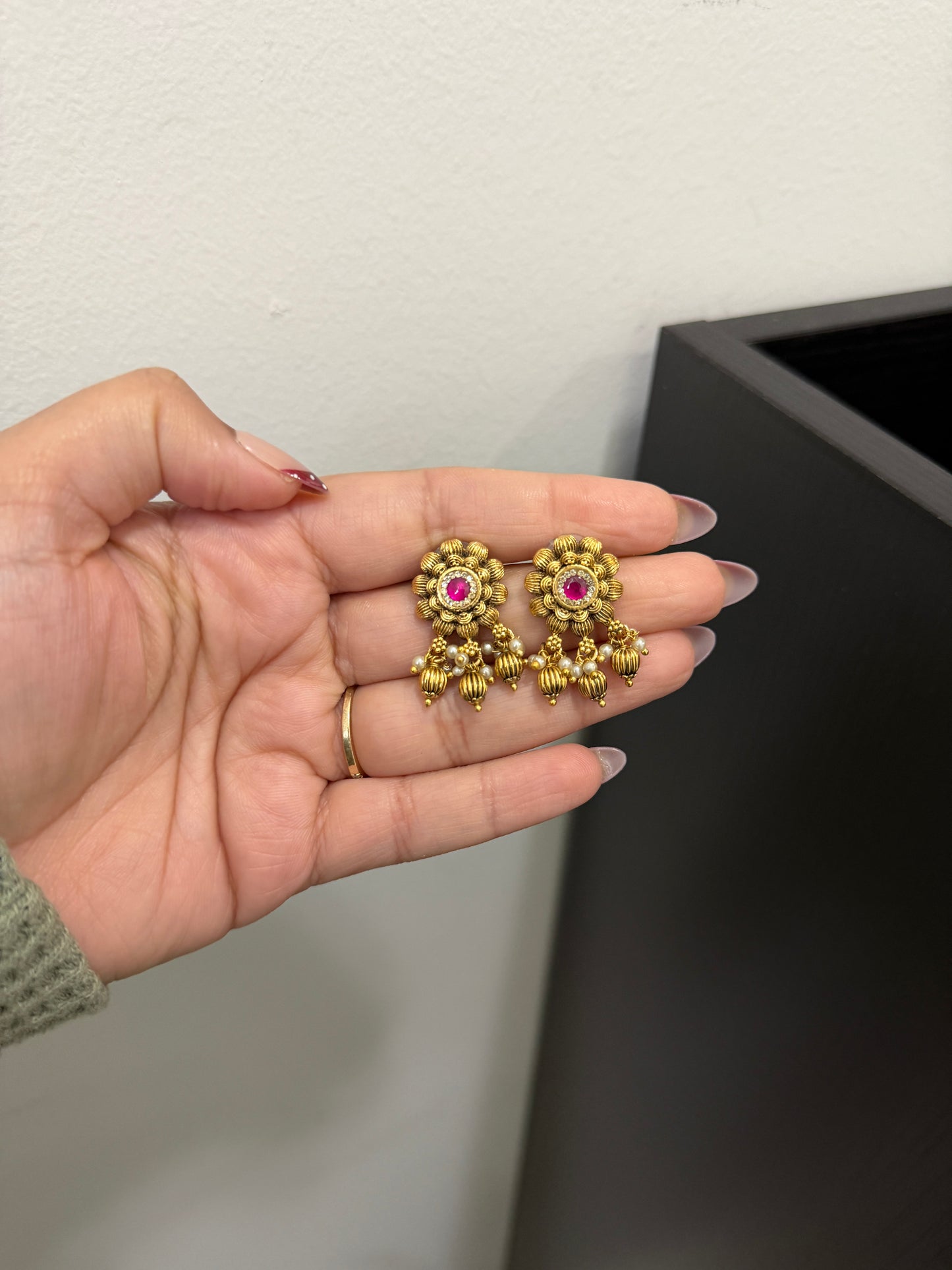 Irum Kundan Heritage Studs