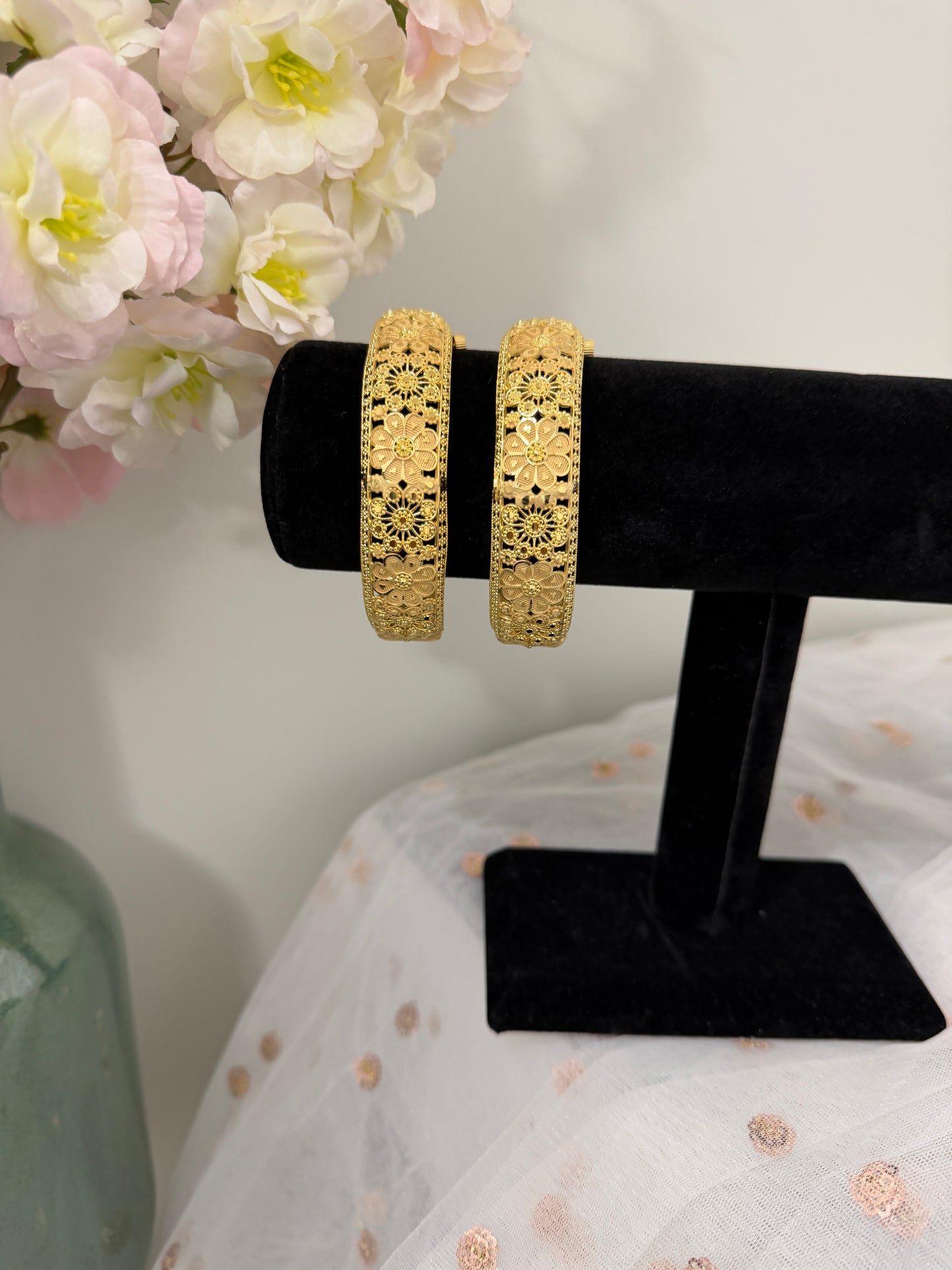Samaira Gold Forming Kangan
