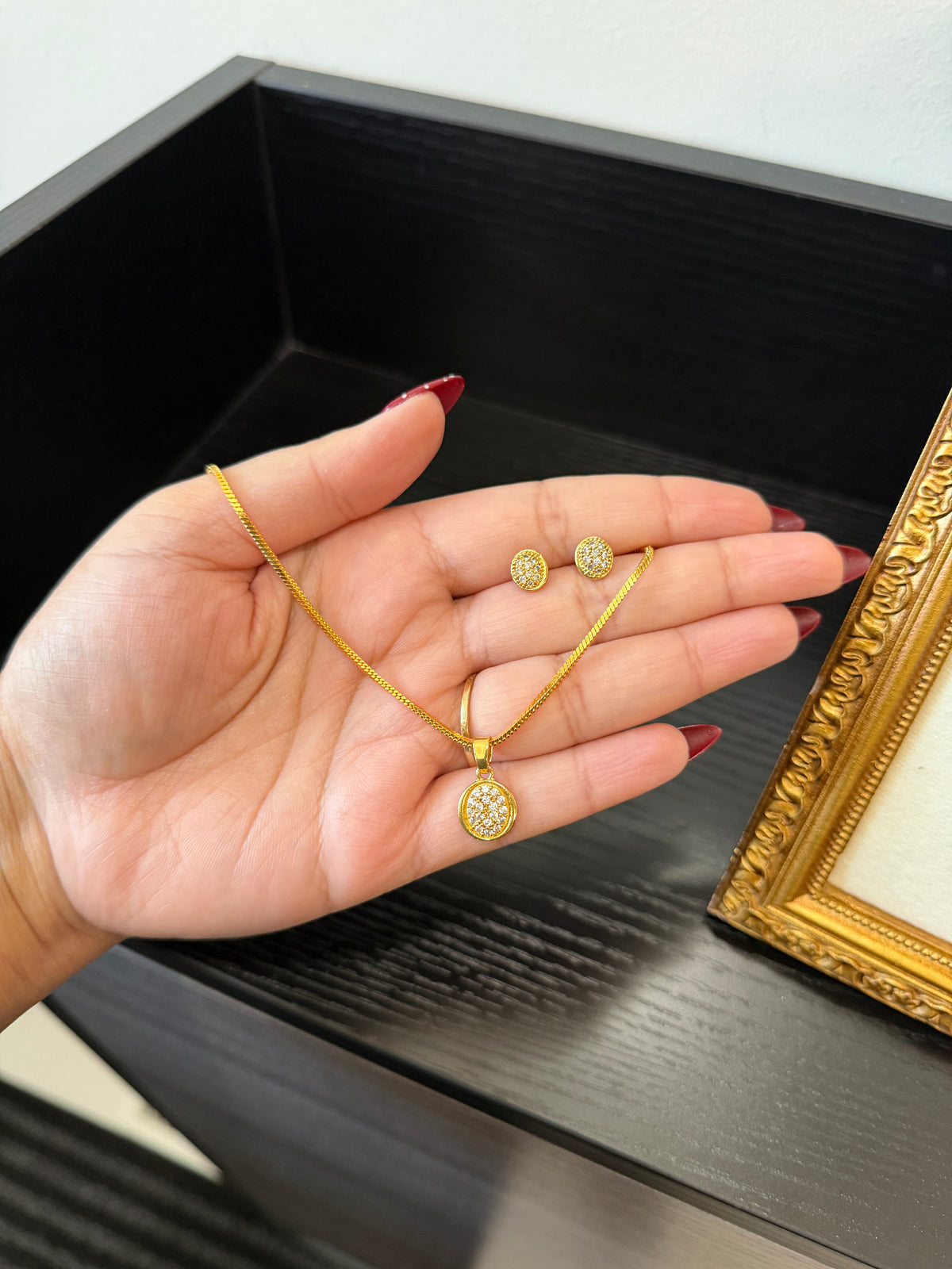 Kirat Gold Plated Pendant Set (Oval)