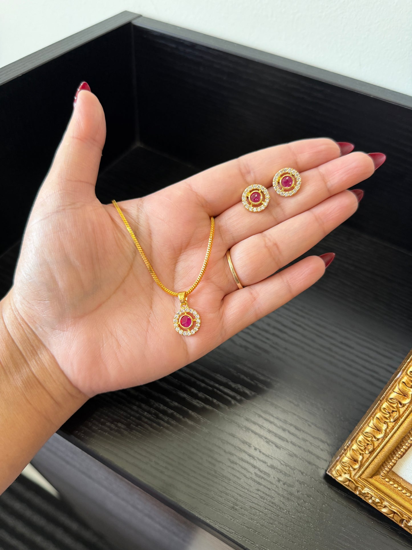Taran Gold Plated Pendant Set (Circle)