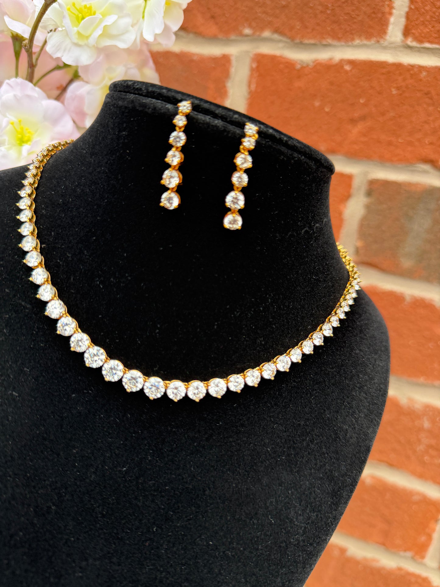 Arnoor Real Diamond Look Set