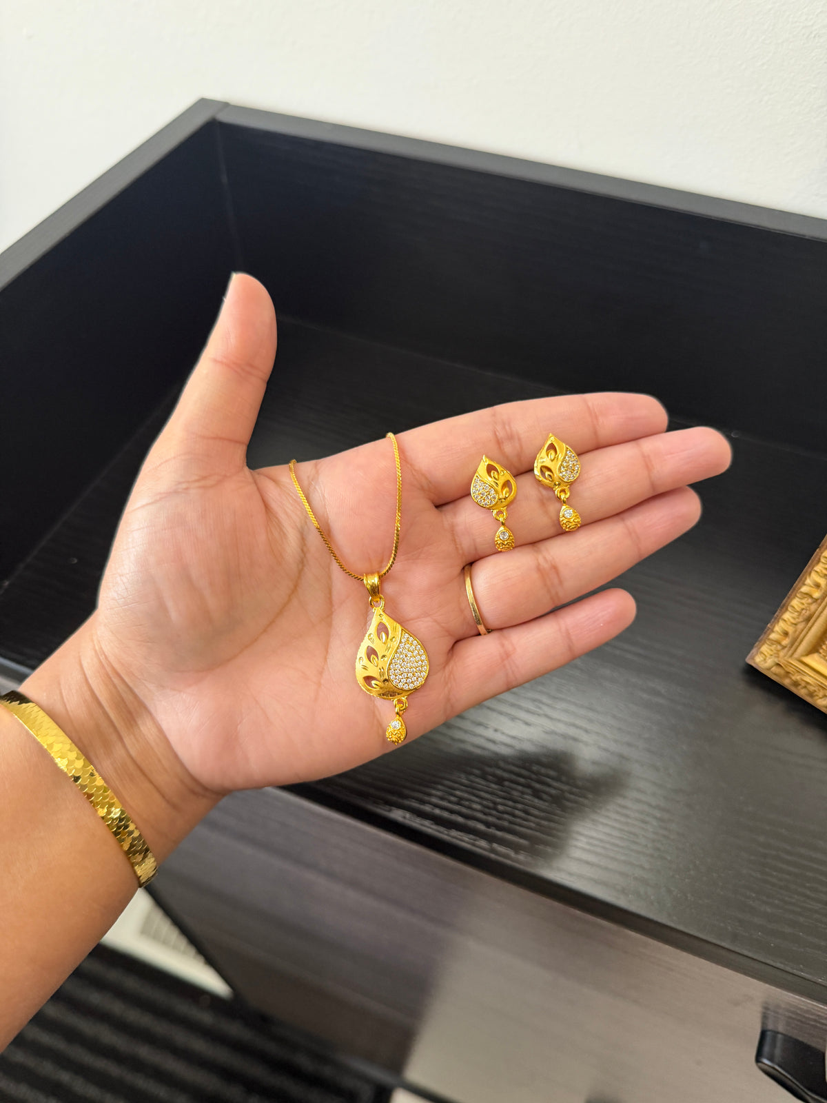 Sami Real Look Pendant Set
