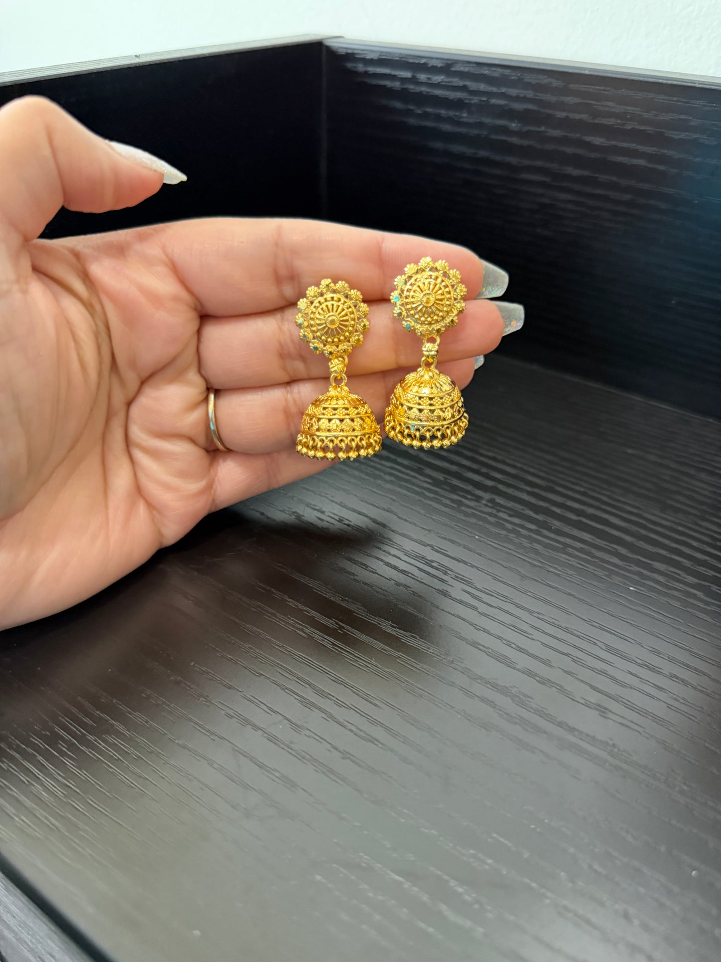 Dilpreet Gold Look Jhumki
