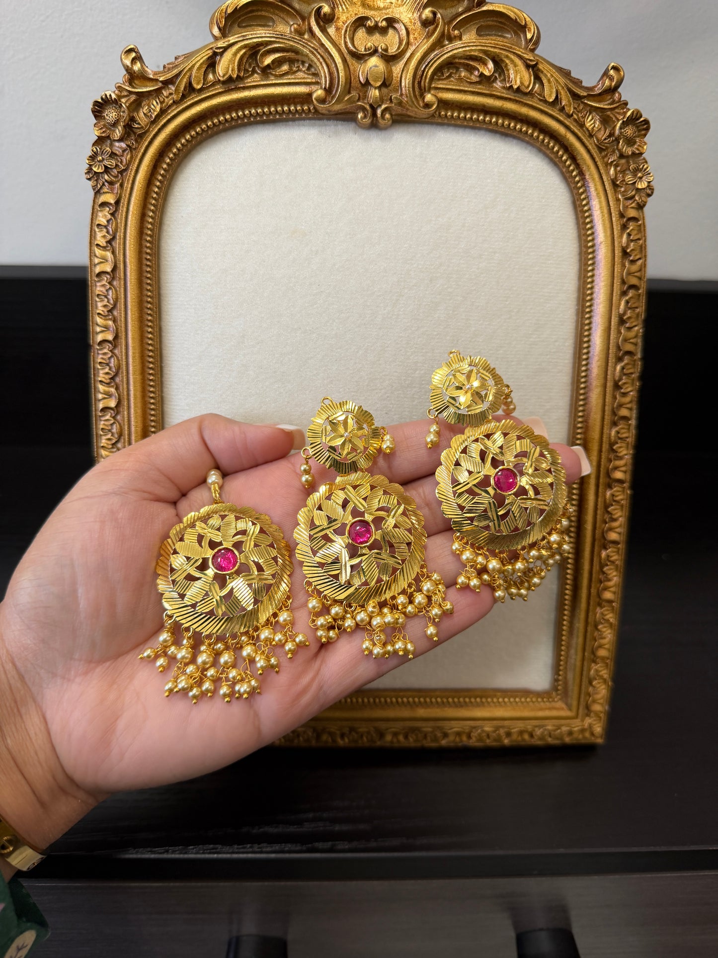 Manreet Traditional Earrings Tikka Set (Gold)