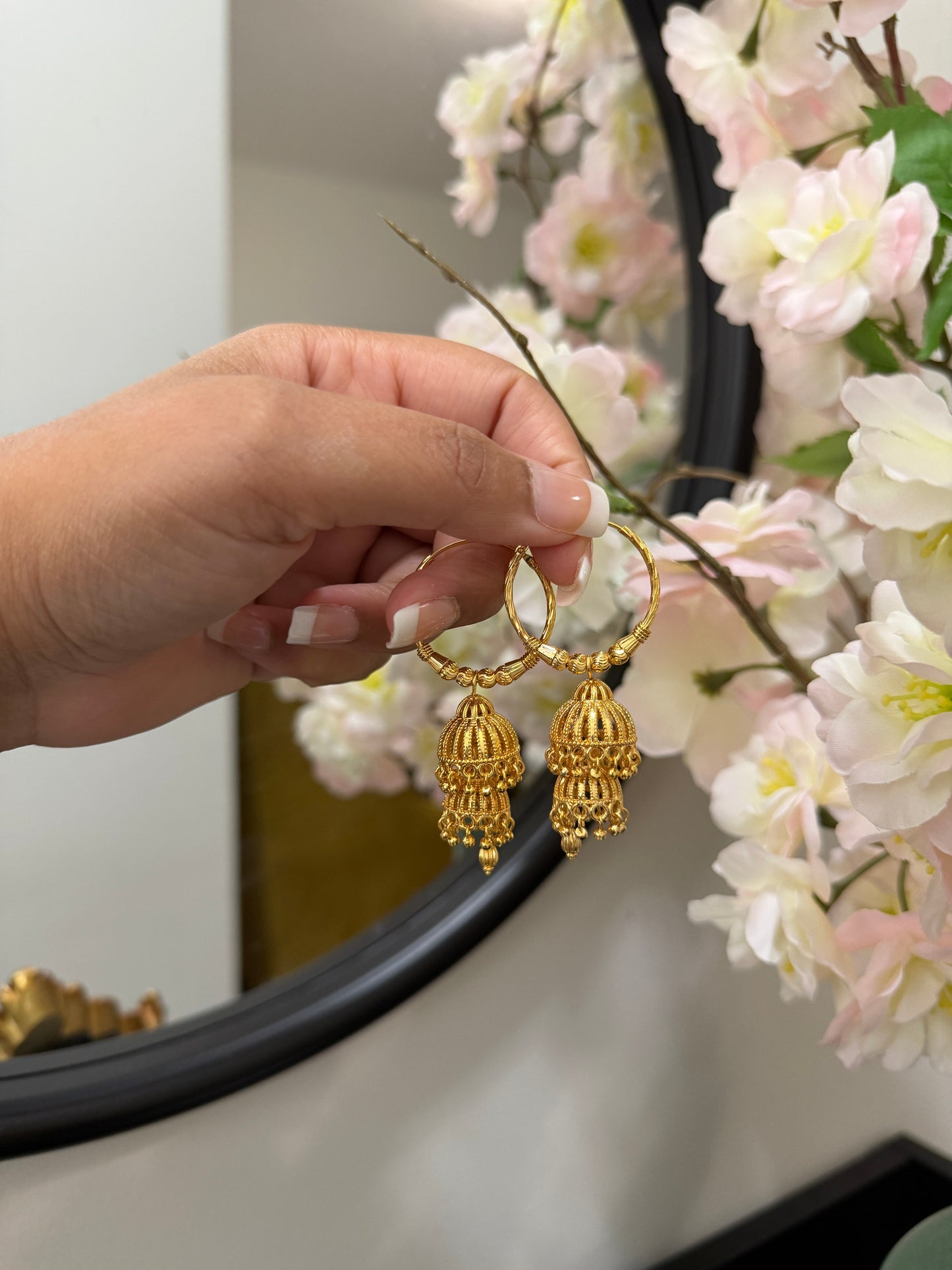 Avneet Gold Look Earrings