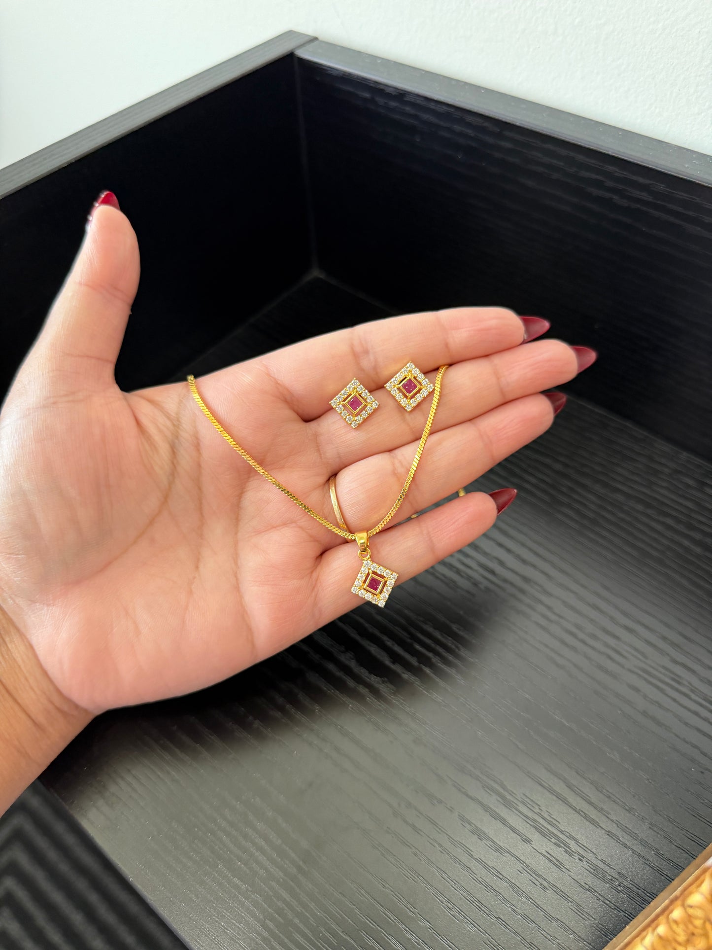 Taran Gold Plated Pendant Set (Square)