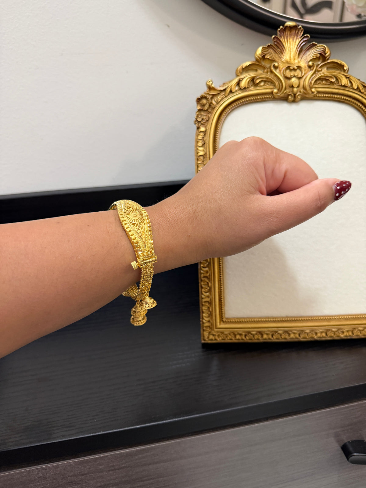 Navneet Gold Forming Bangle (1)
