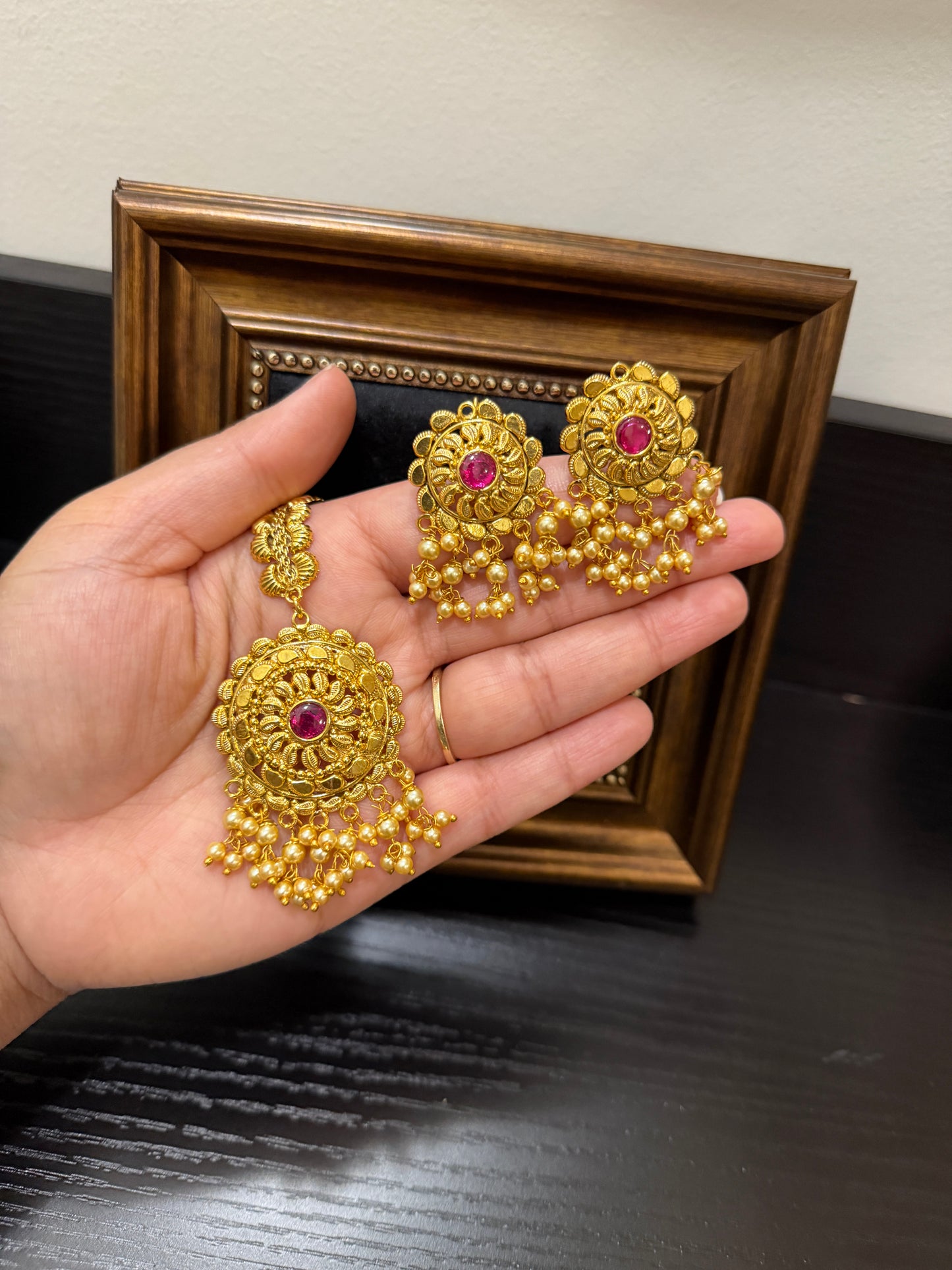 Tanveer Real Look Earrings Tikka Set (Ruby& Gold)