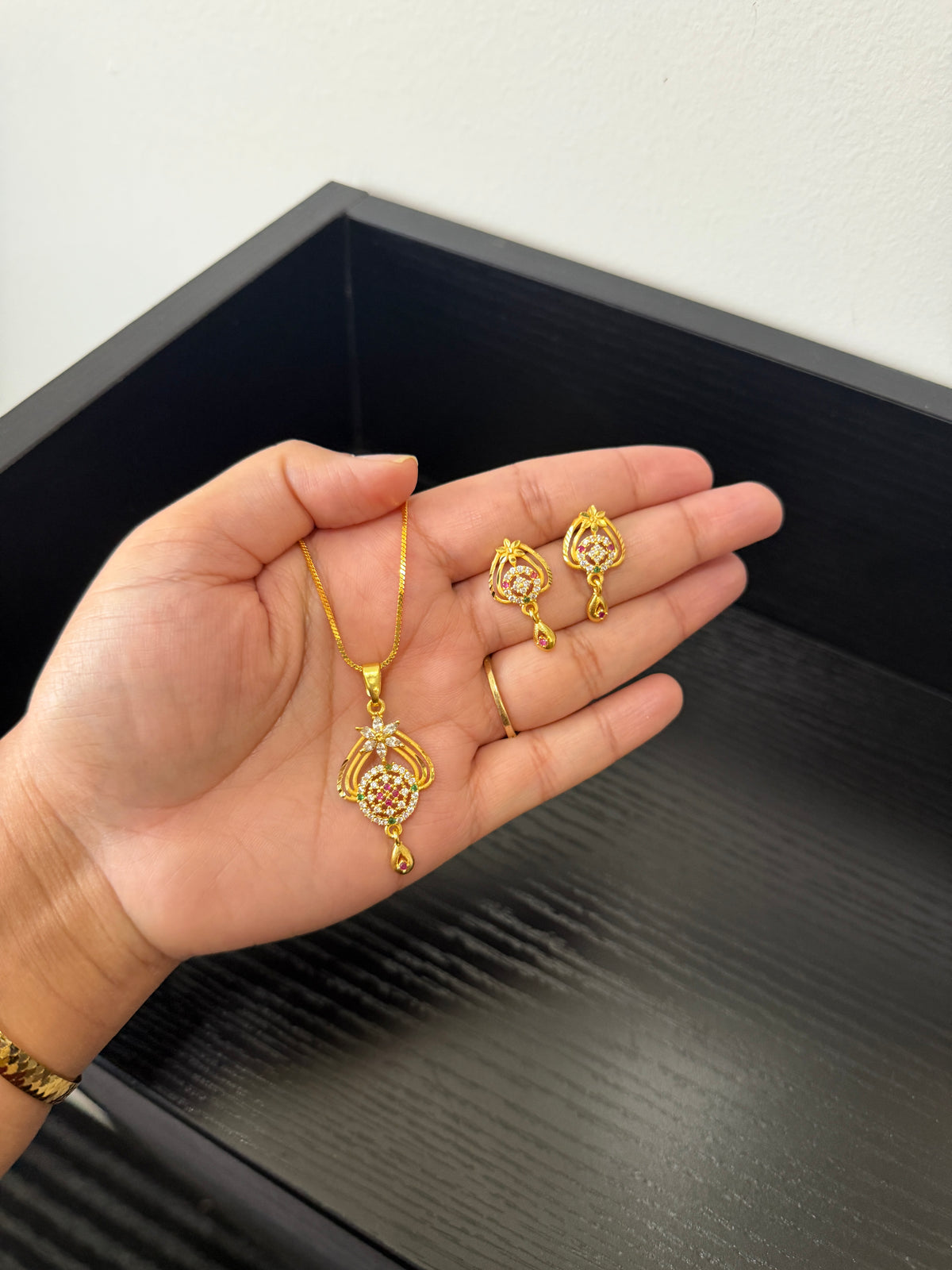 Jasgeet Real Look Pendant Set