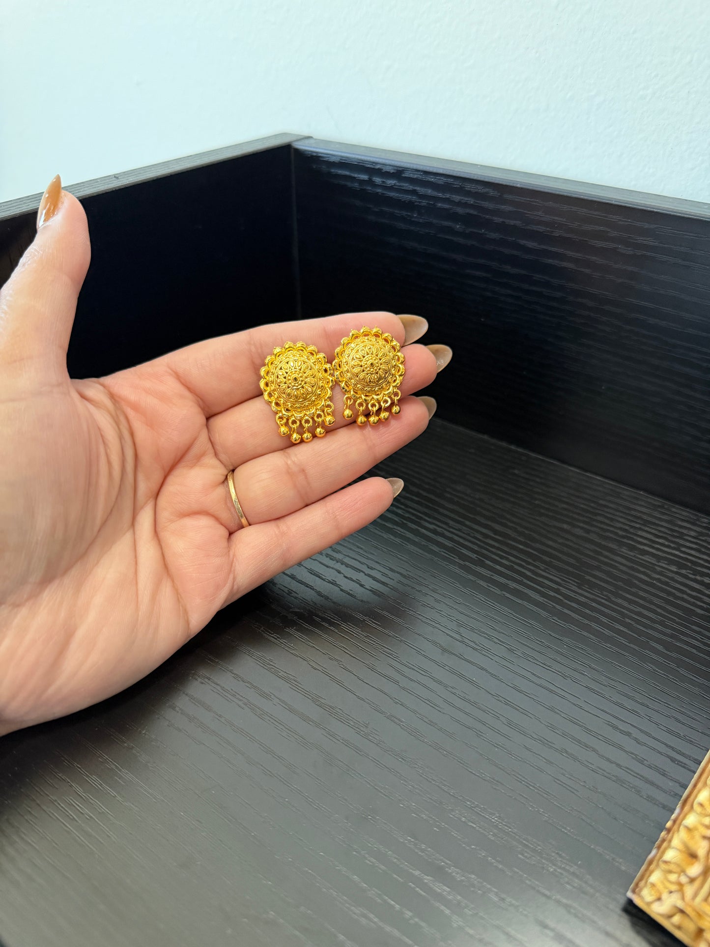 Agas Gold Look Studs