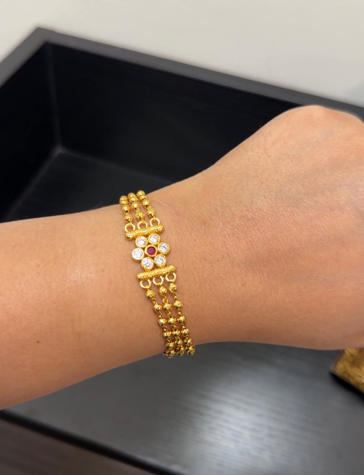 Aarzu Real Look Bracelet