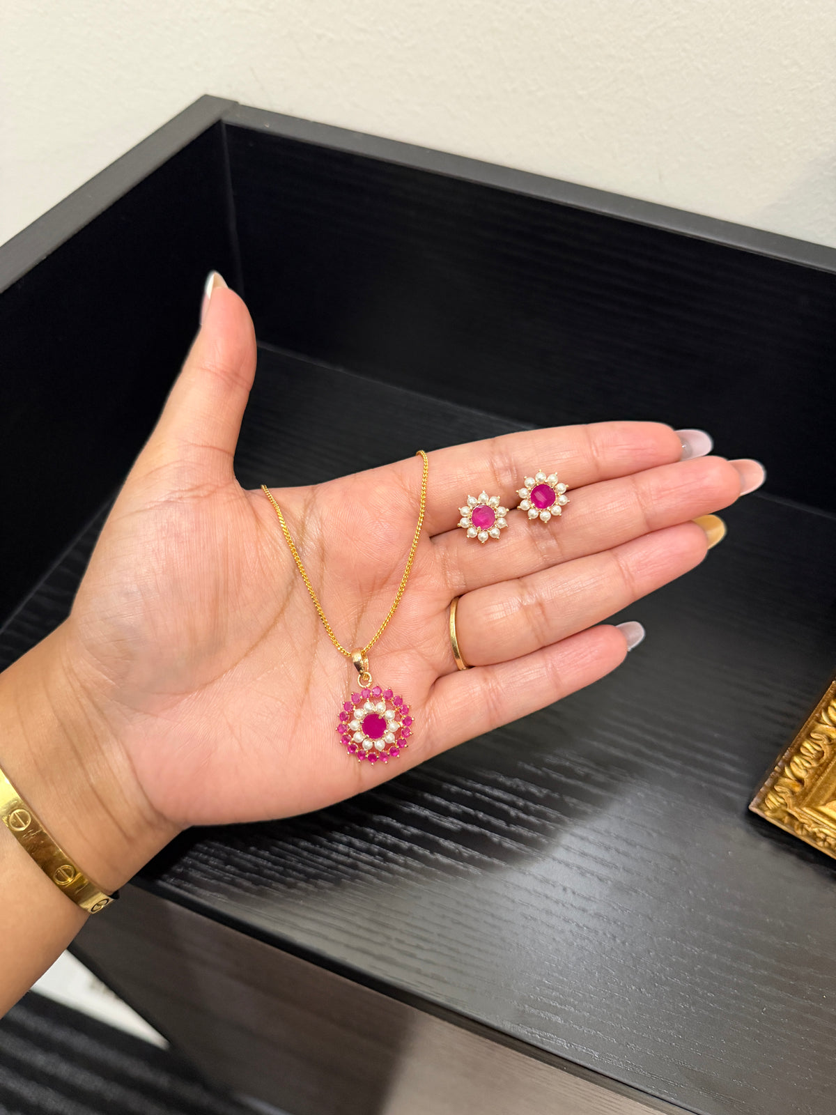 Taranpreet Pendant Set (Ruby)