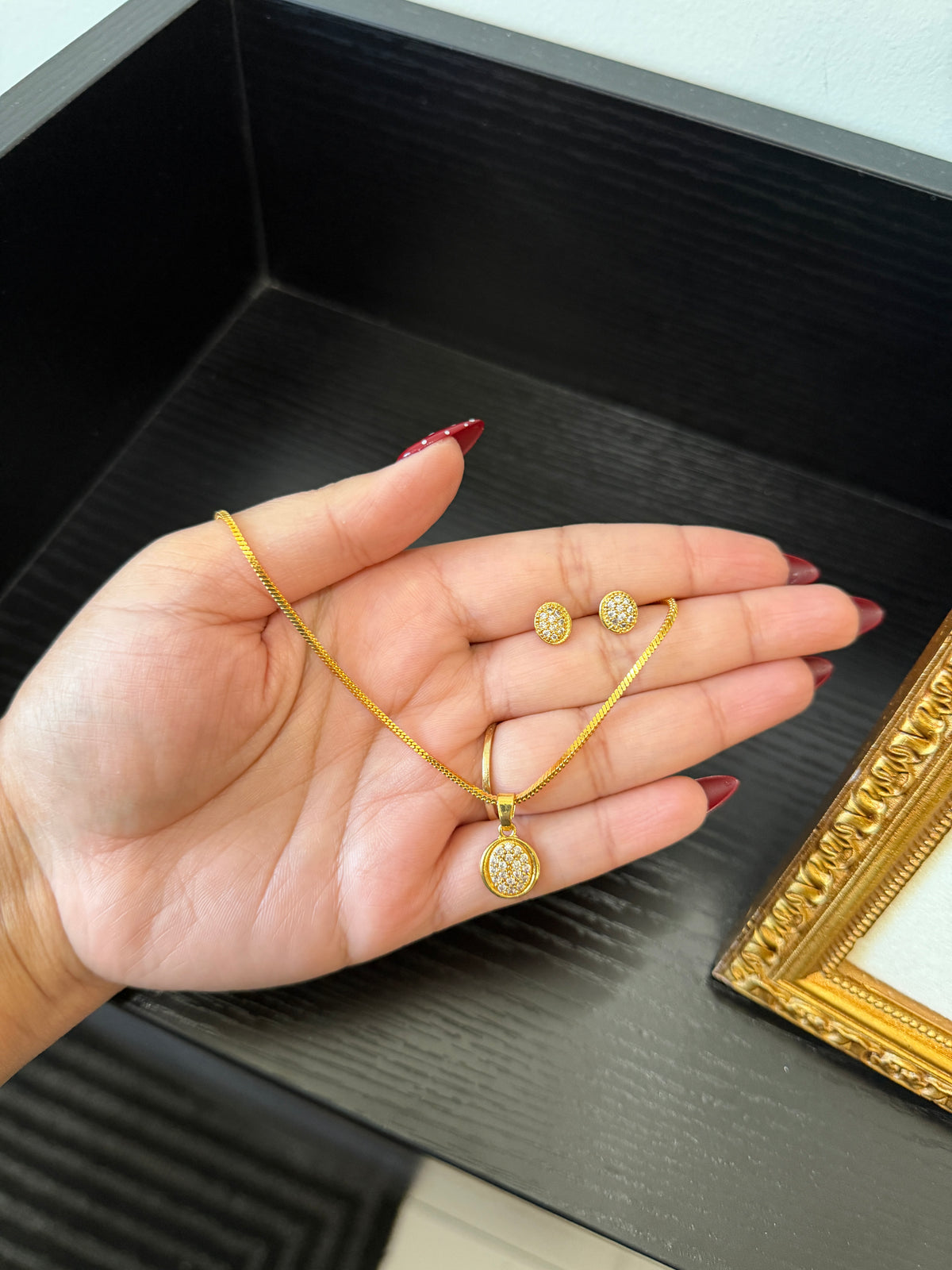 Kirat Gold Plated Pendant Set (Oval)