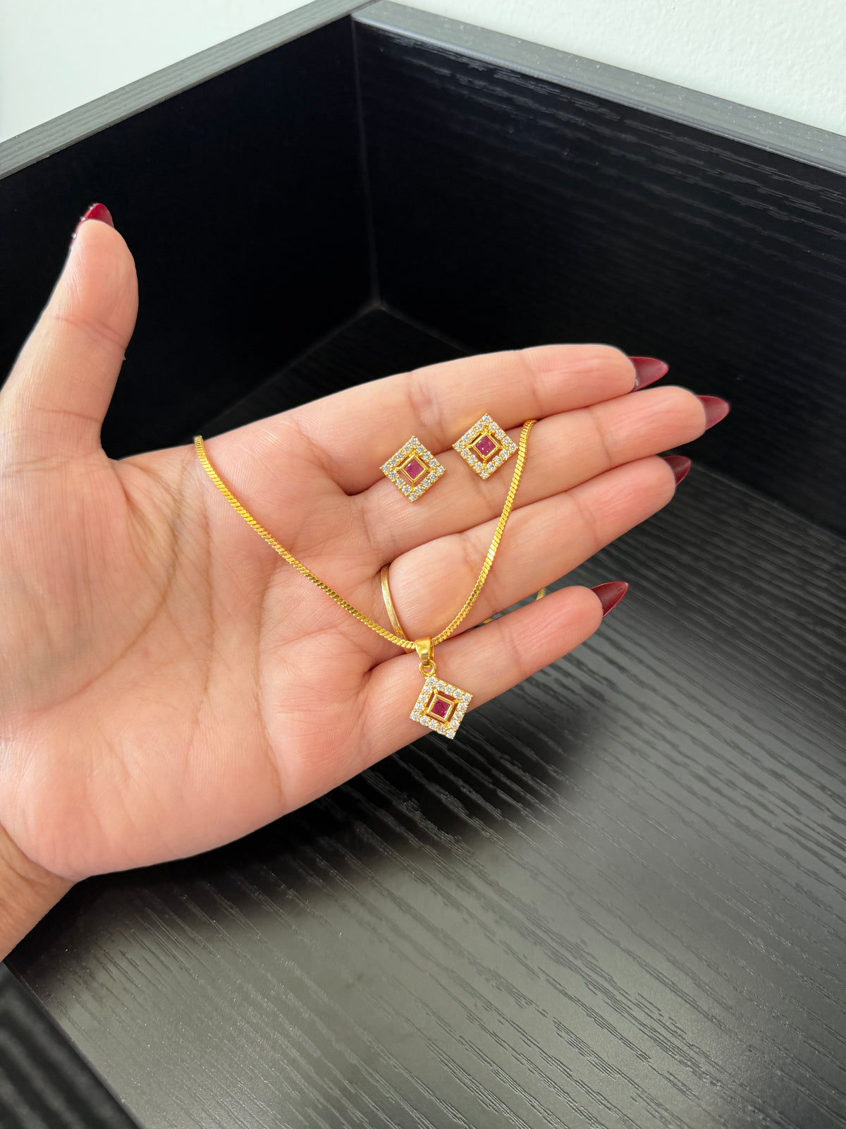 Taran Gold Plated Pendant Set (Square)