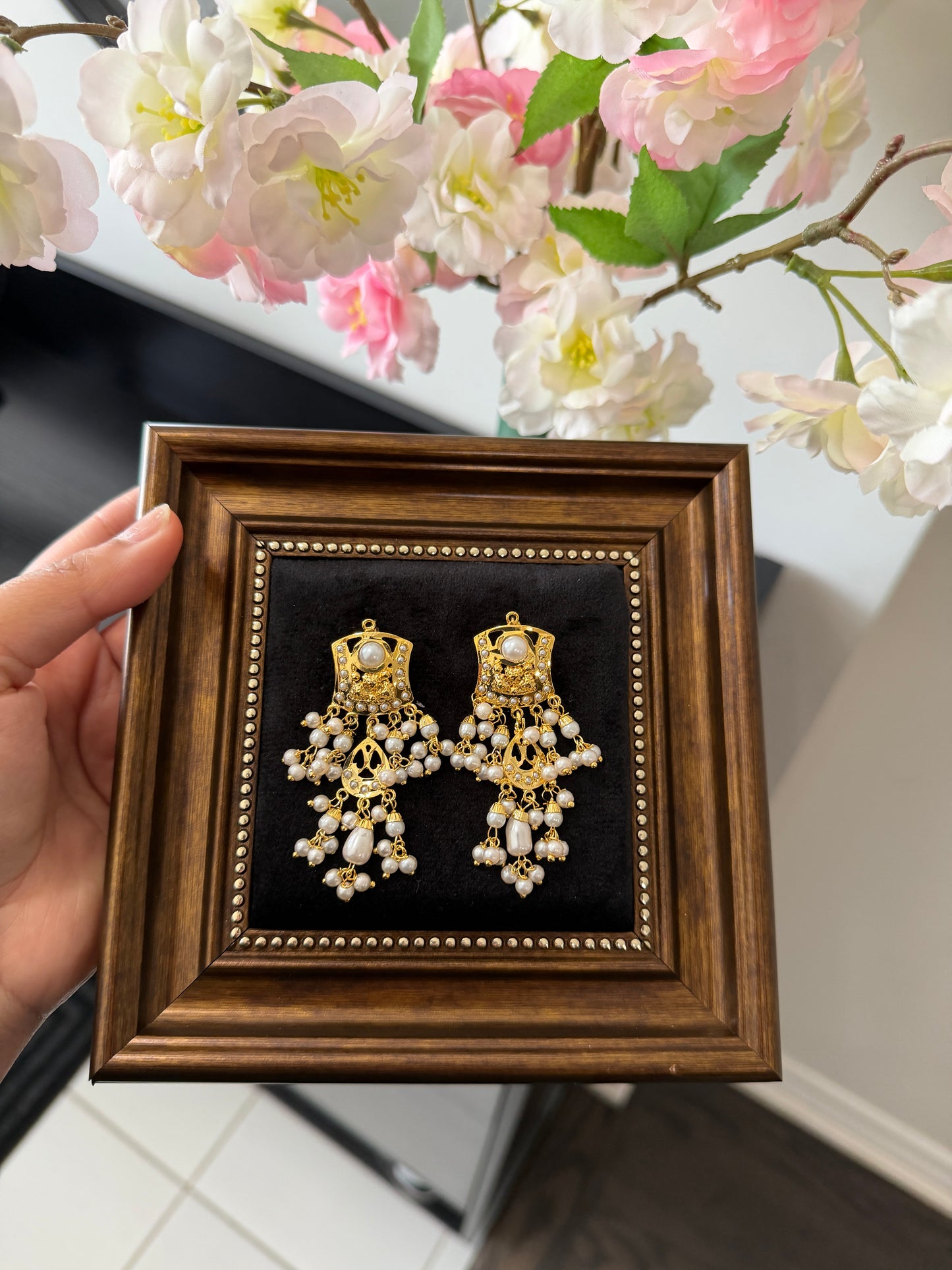Simrat One Gram Gold Plated Jadau Earrings (Gold)
