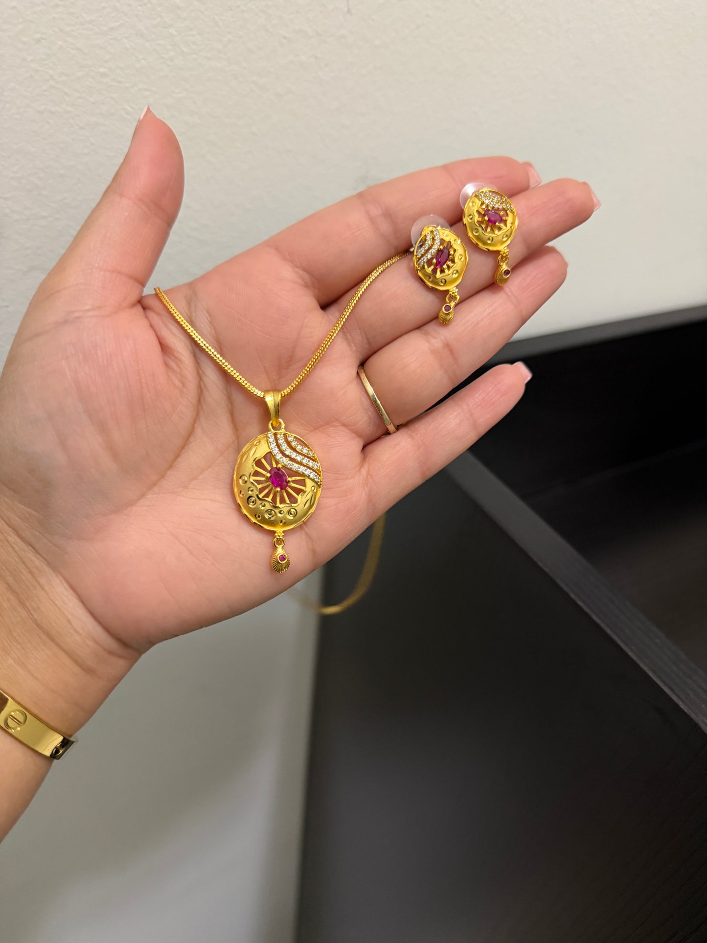 Niki Gold Plated Pendant Set