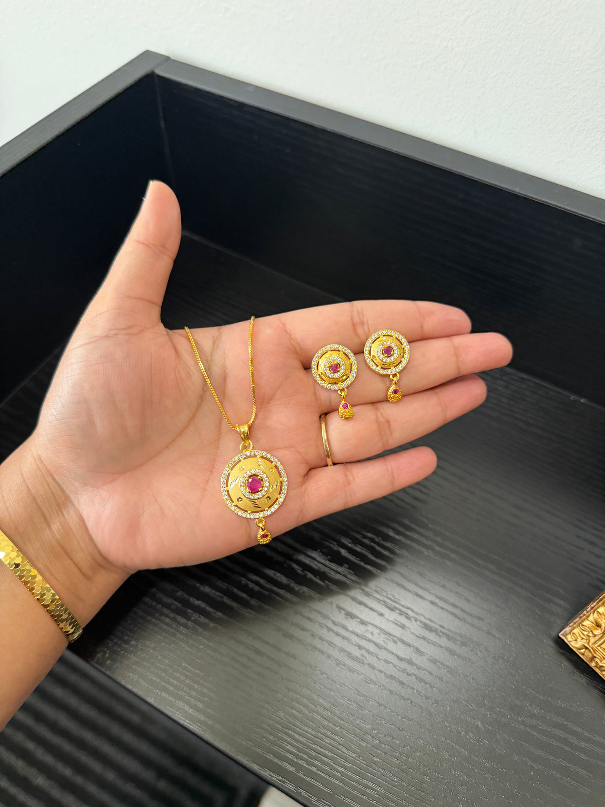 Sara Gold Plated Pendant Set
