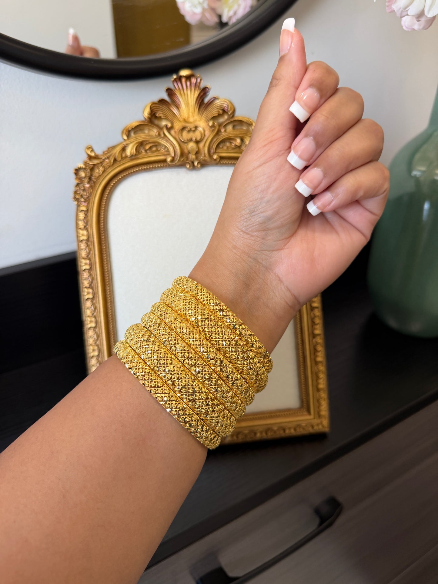 Taranreet Gold Forming Bangles (Set of 6)