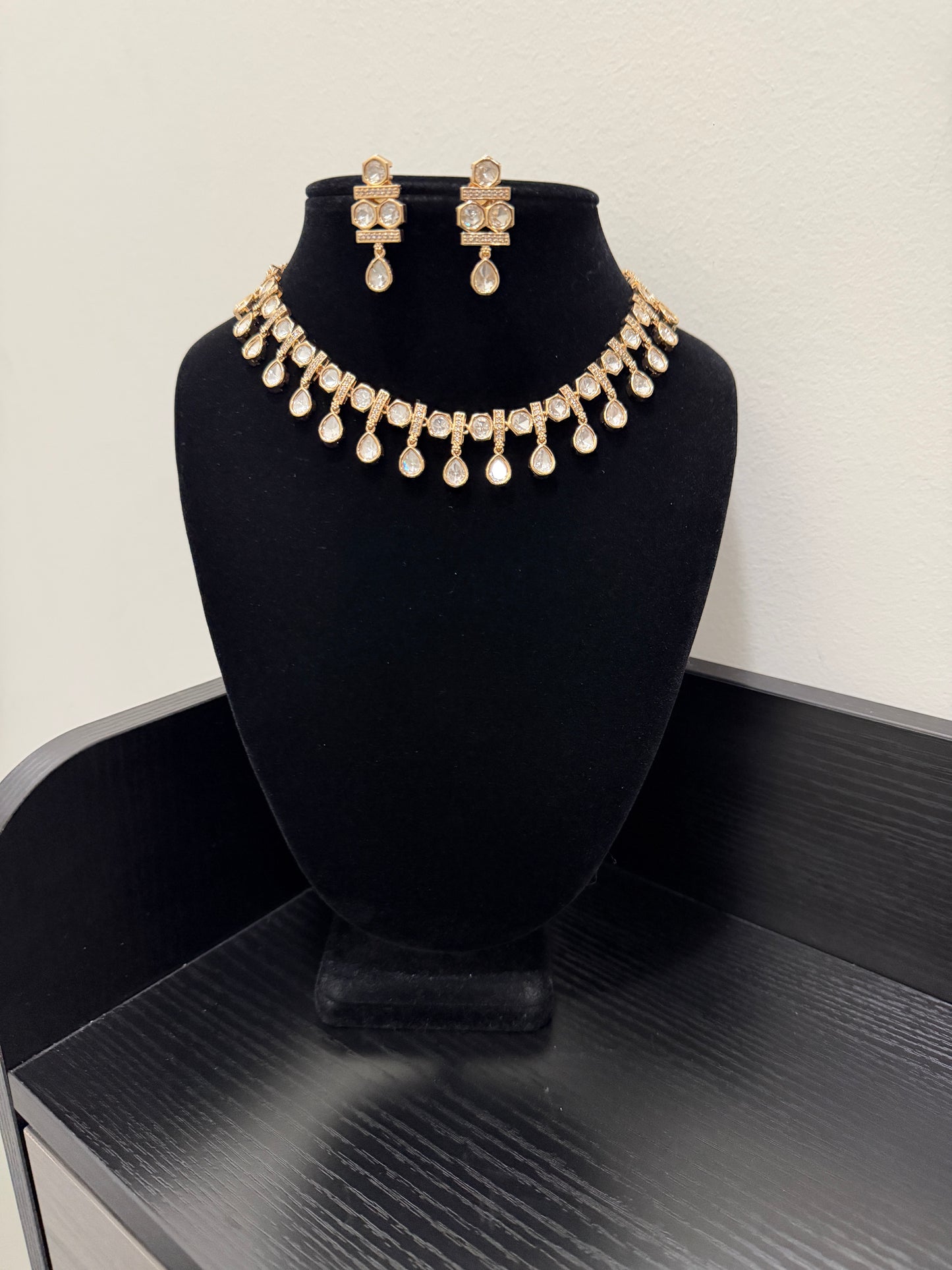 Huma Tyaani Kundan Set (Clear Gold)