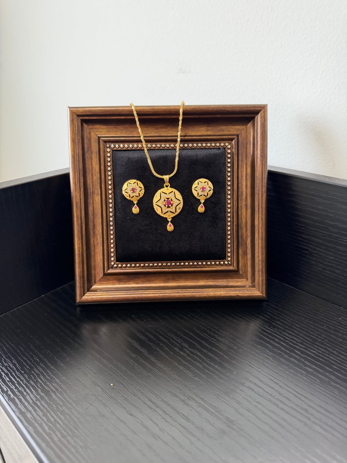 Kulsum Gold Plated Pendant Set