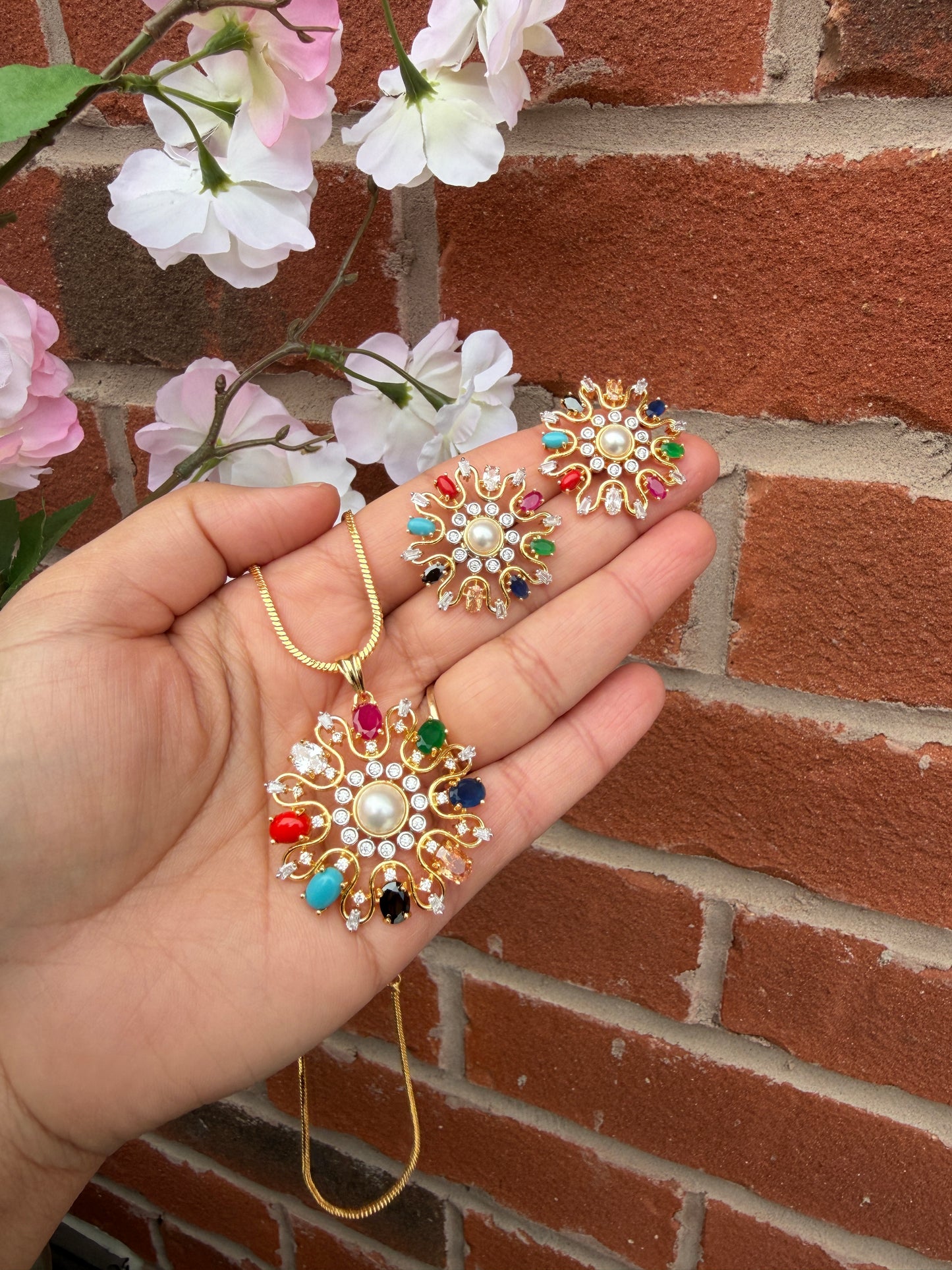Nav Gold Plated Pendant Set