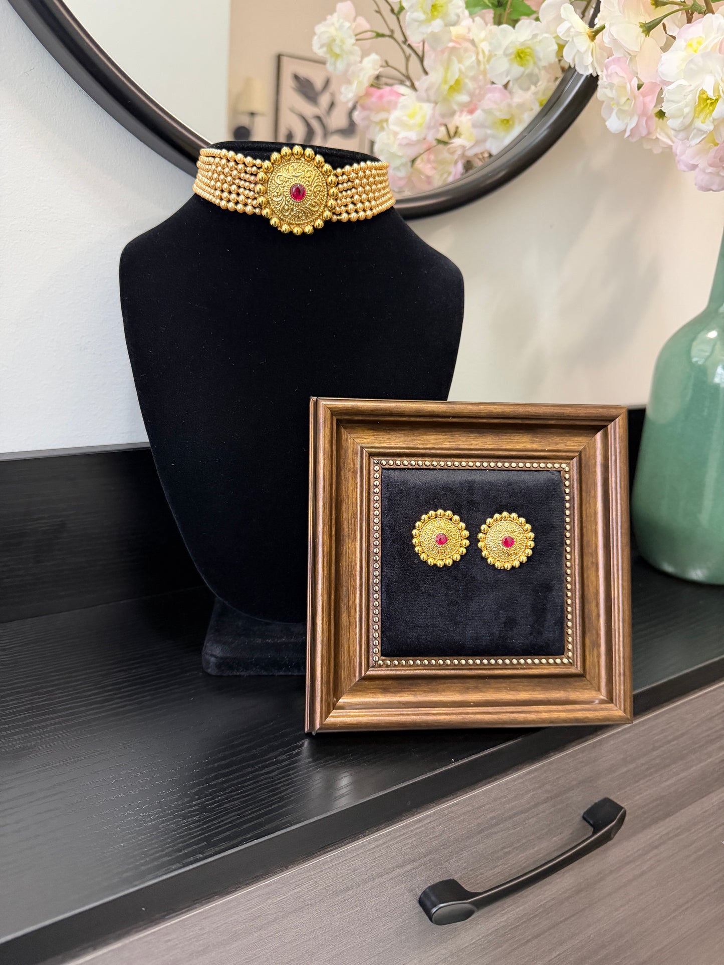 Amni Gold Plated Choker Set (Gold)