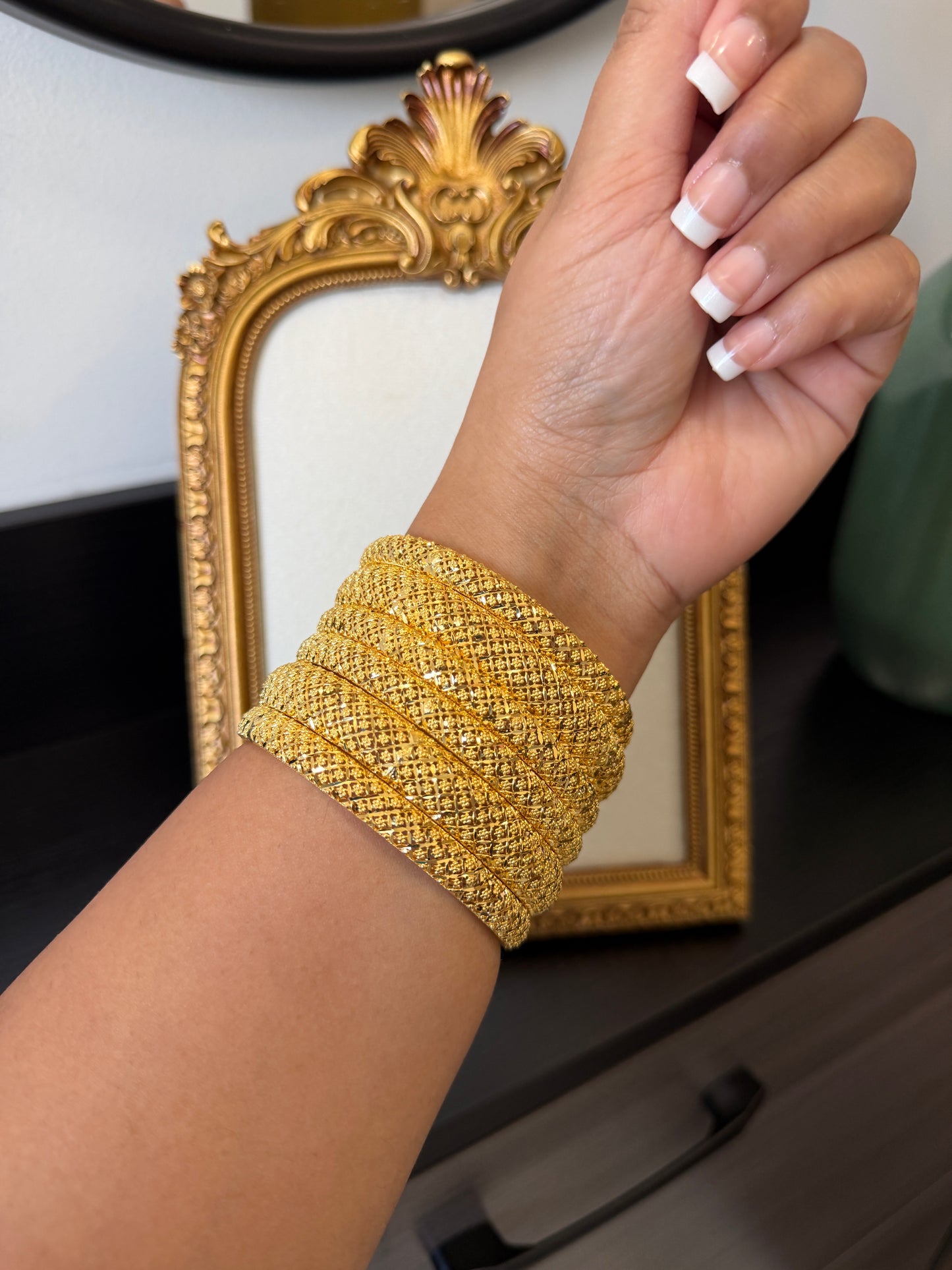 Taranreet Gold Forming Bangles (Set of 6)