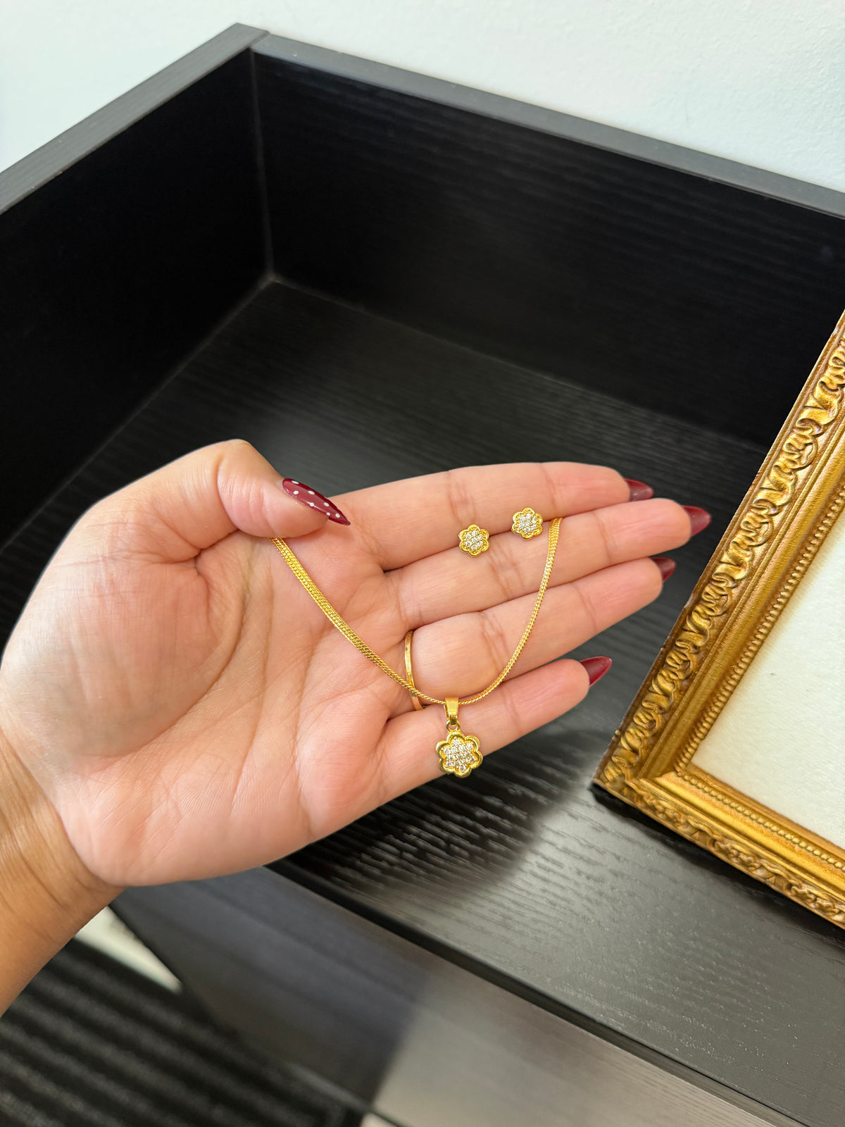 Kirat Gold Plated Pendant Set (Floral)