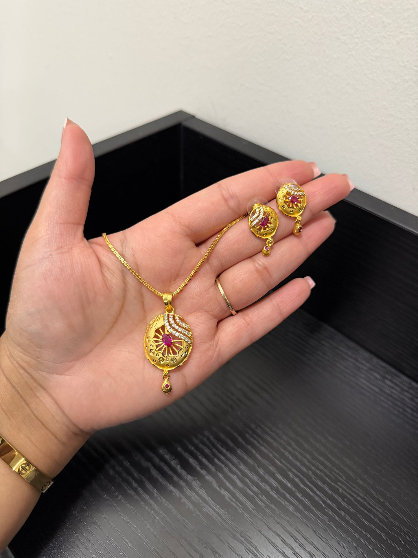 Niki Gold Plated Pendant Set