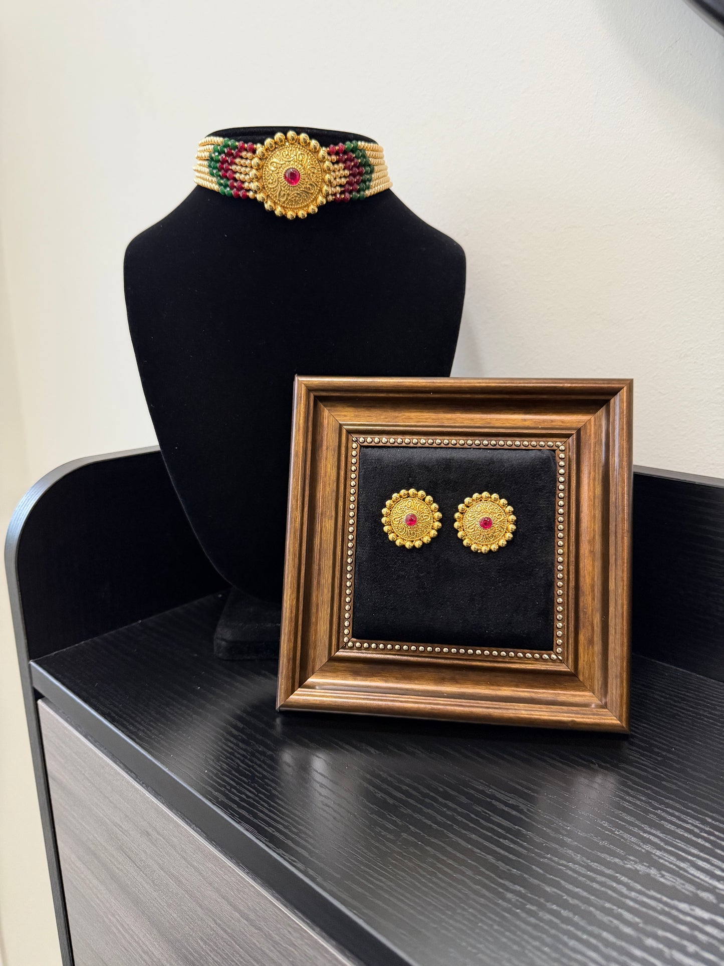 Amni Gold Plated Choker Set (Ruby&Green)