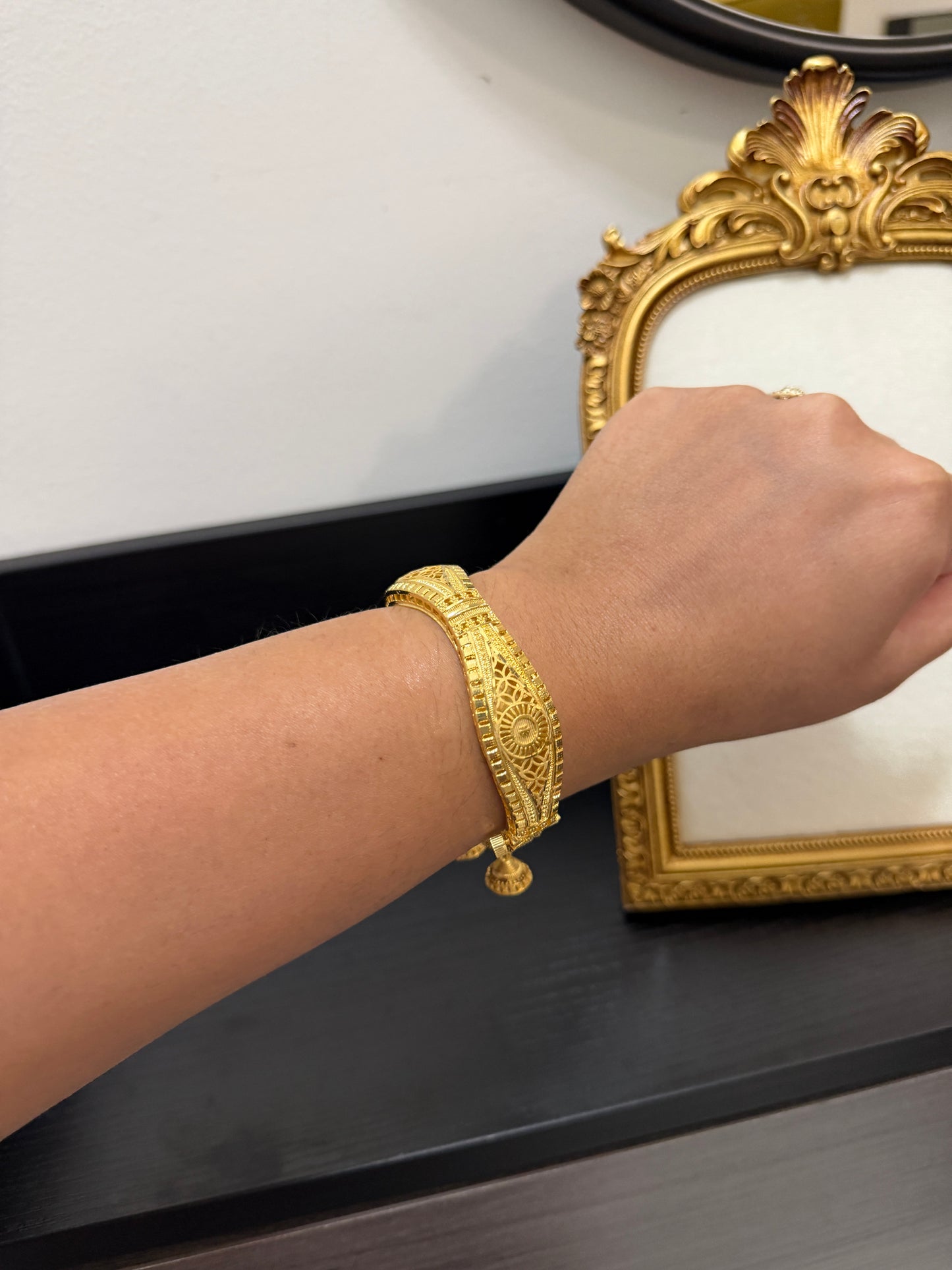 Navneet Gold Forming Bangle (1)