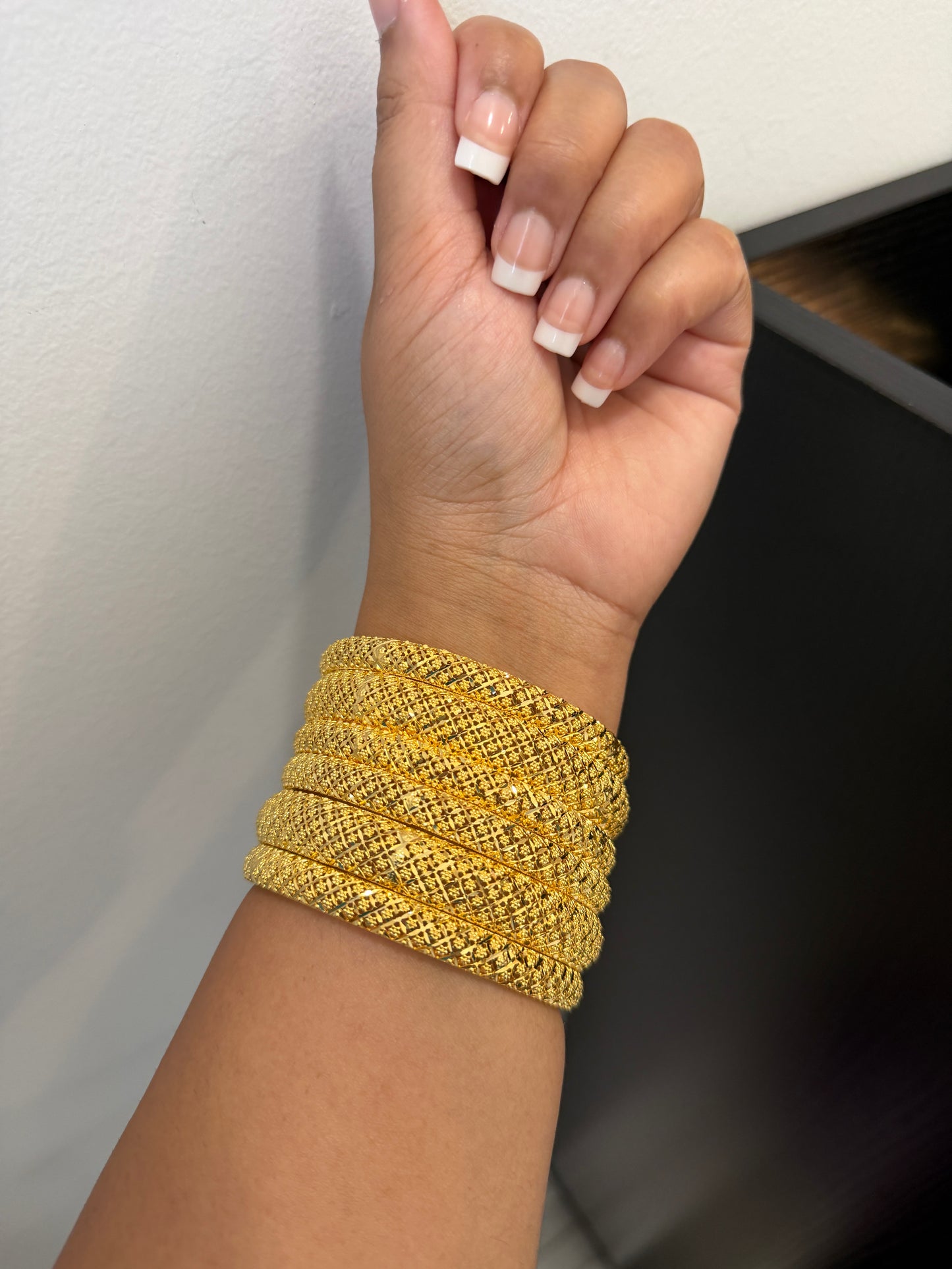 Taranreet Gold Forming Bangles (Set of 6)