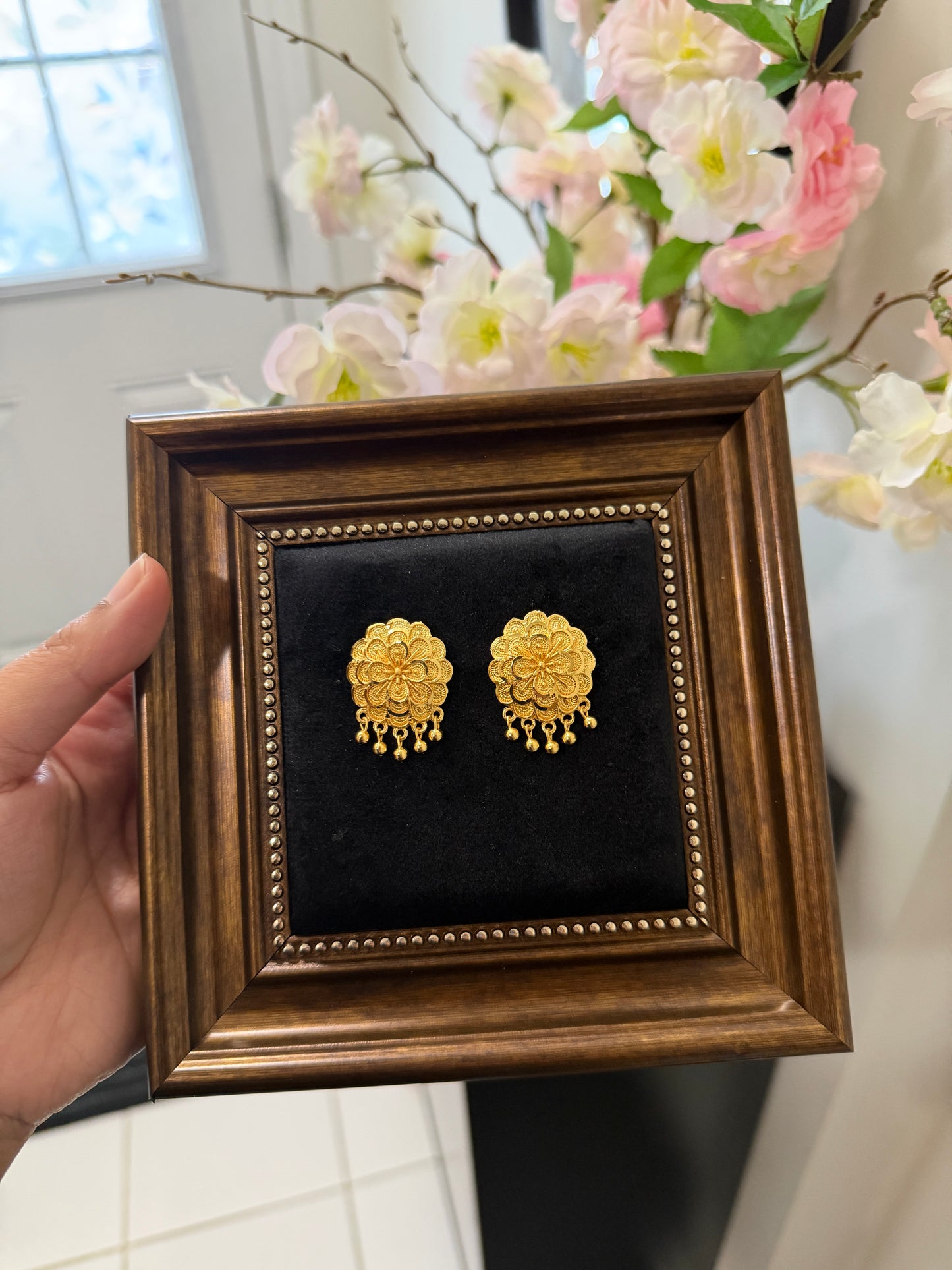 Jasnoor Gold Look Studs