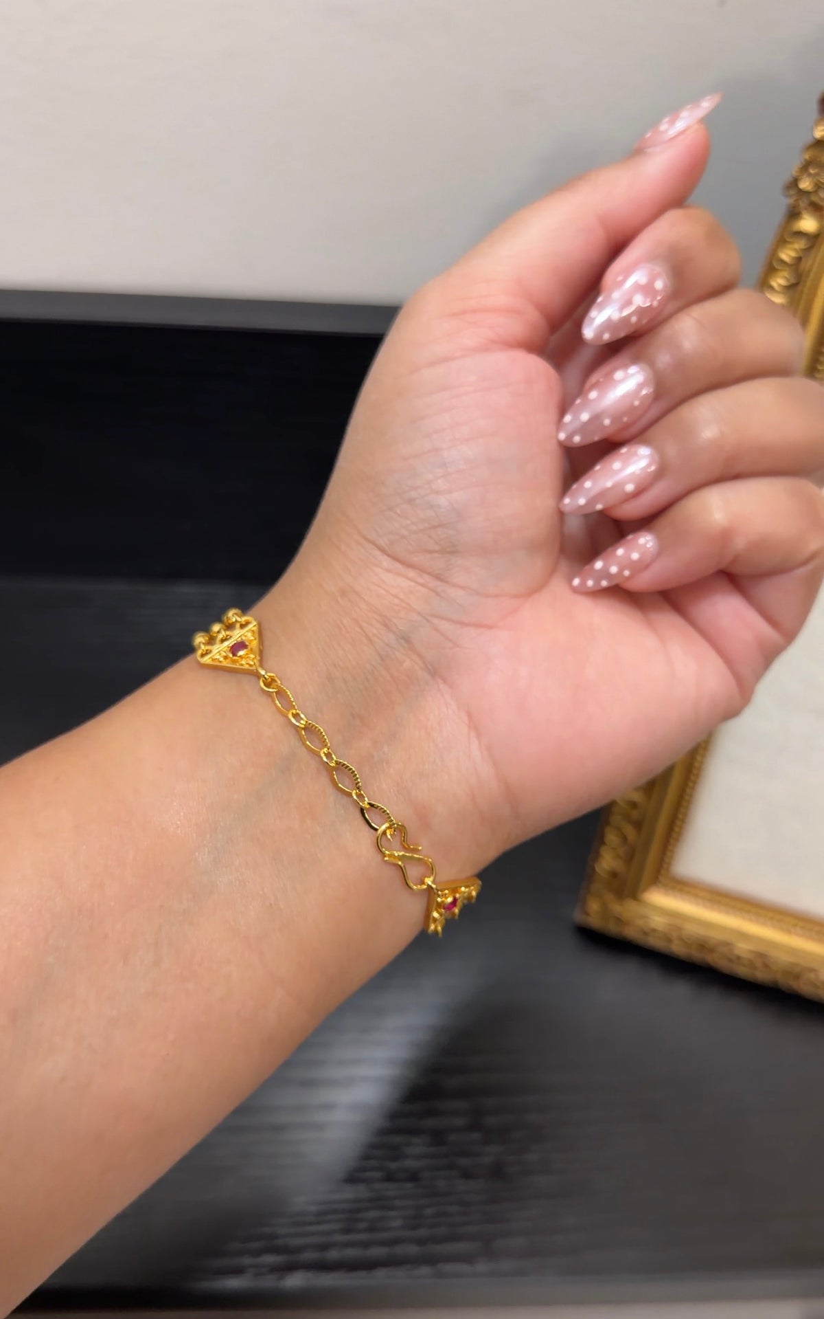 Aarzu Real Look Bracelet