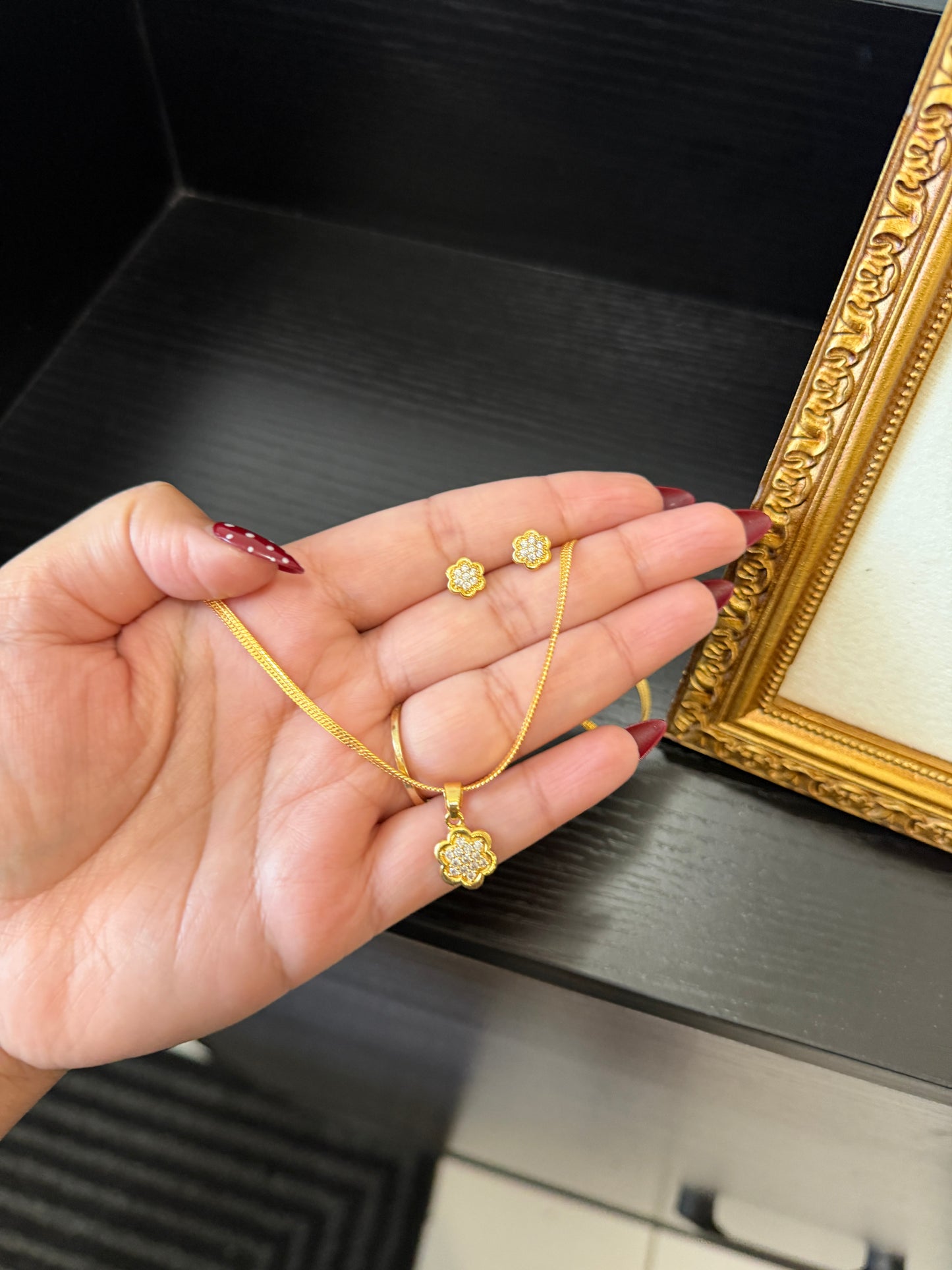Kirat Gold Plated Pendant Set (Floral)