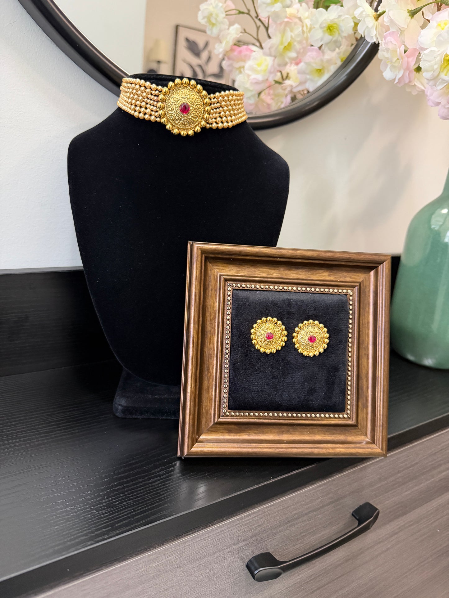 Amni Gold Plated Choker Set (Gold)
