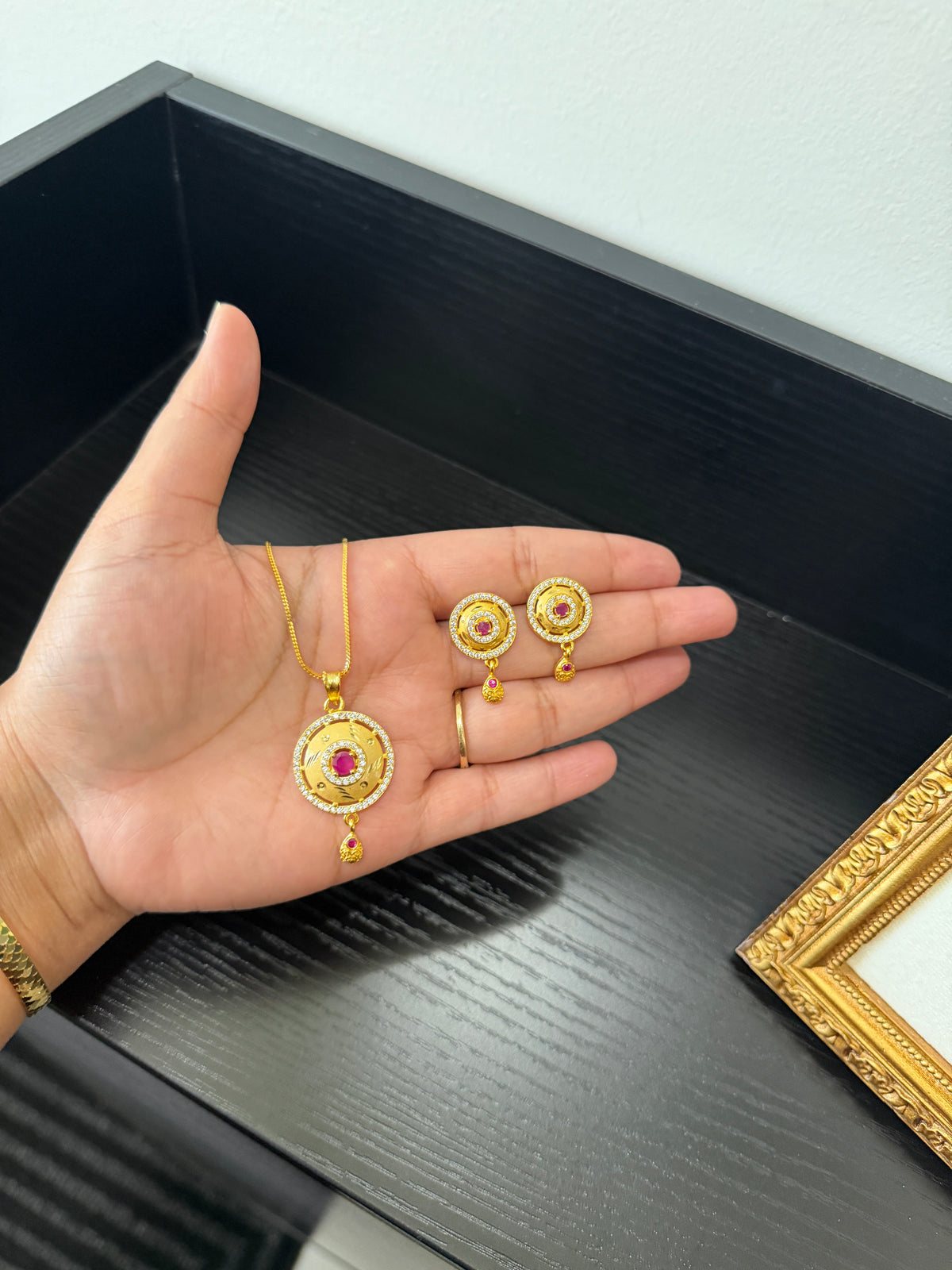 Sara Gold Plated Pendant Set