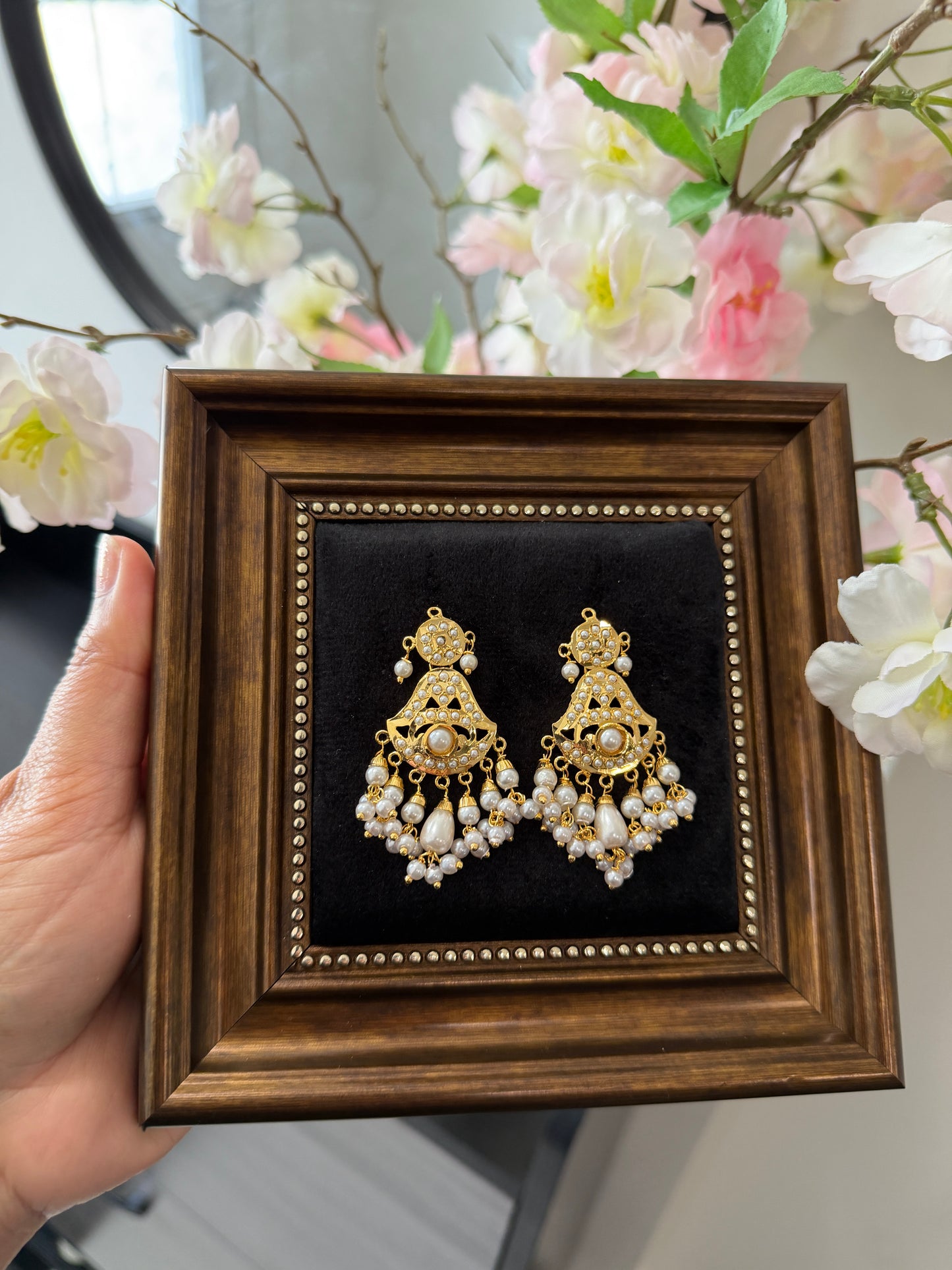 Simranjit One Gram Gold Plated Jadau Earrings (Gold)