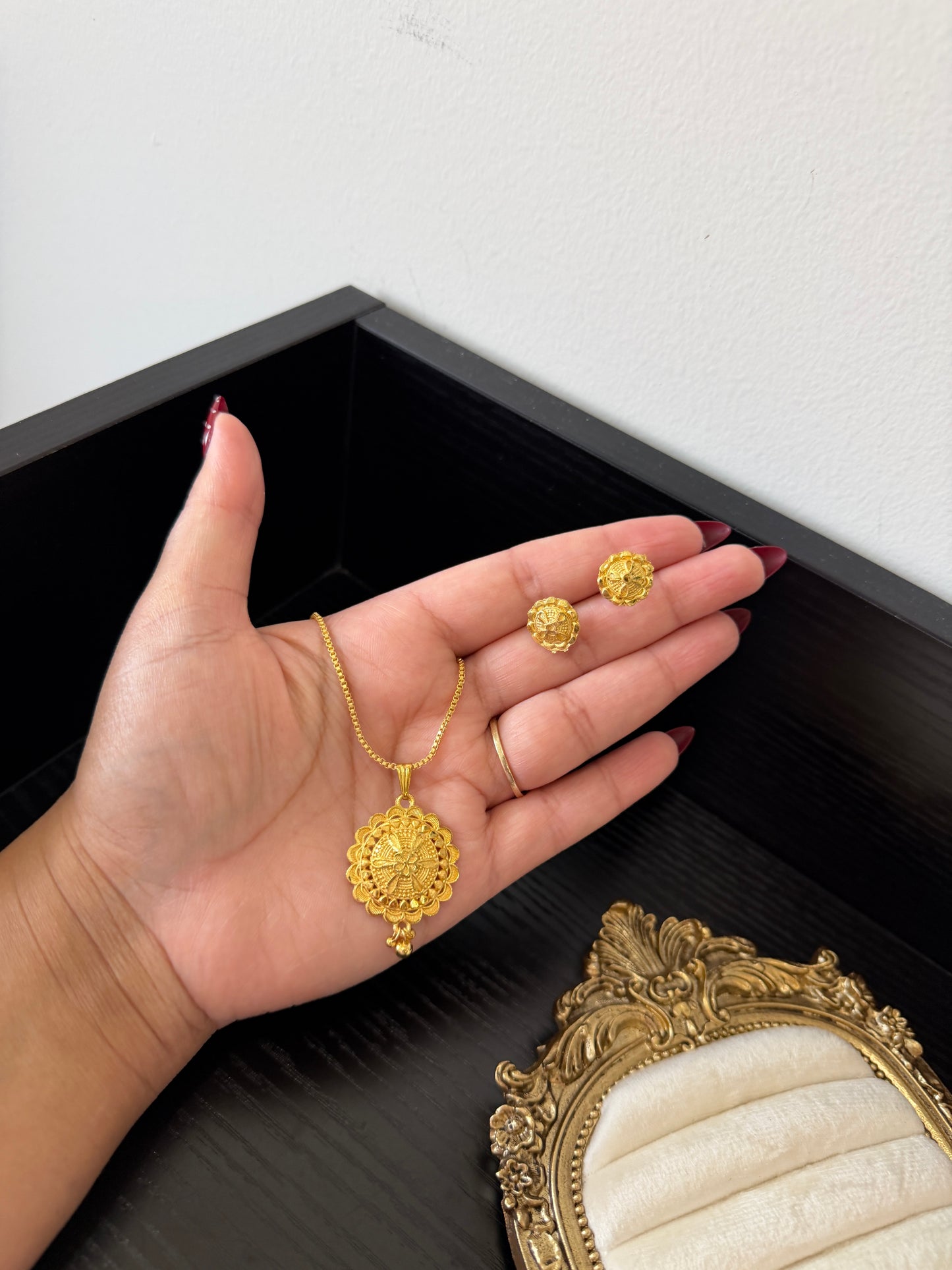 Saira Gold Plated Pendant Set