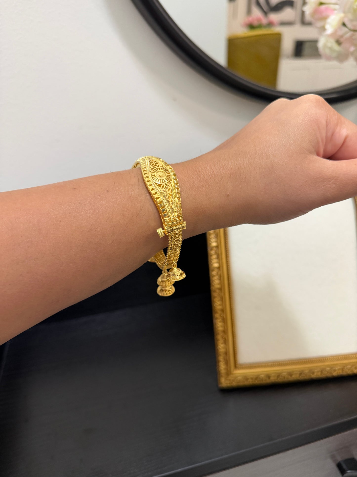 Navneet Gold Forming Bangle (1)