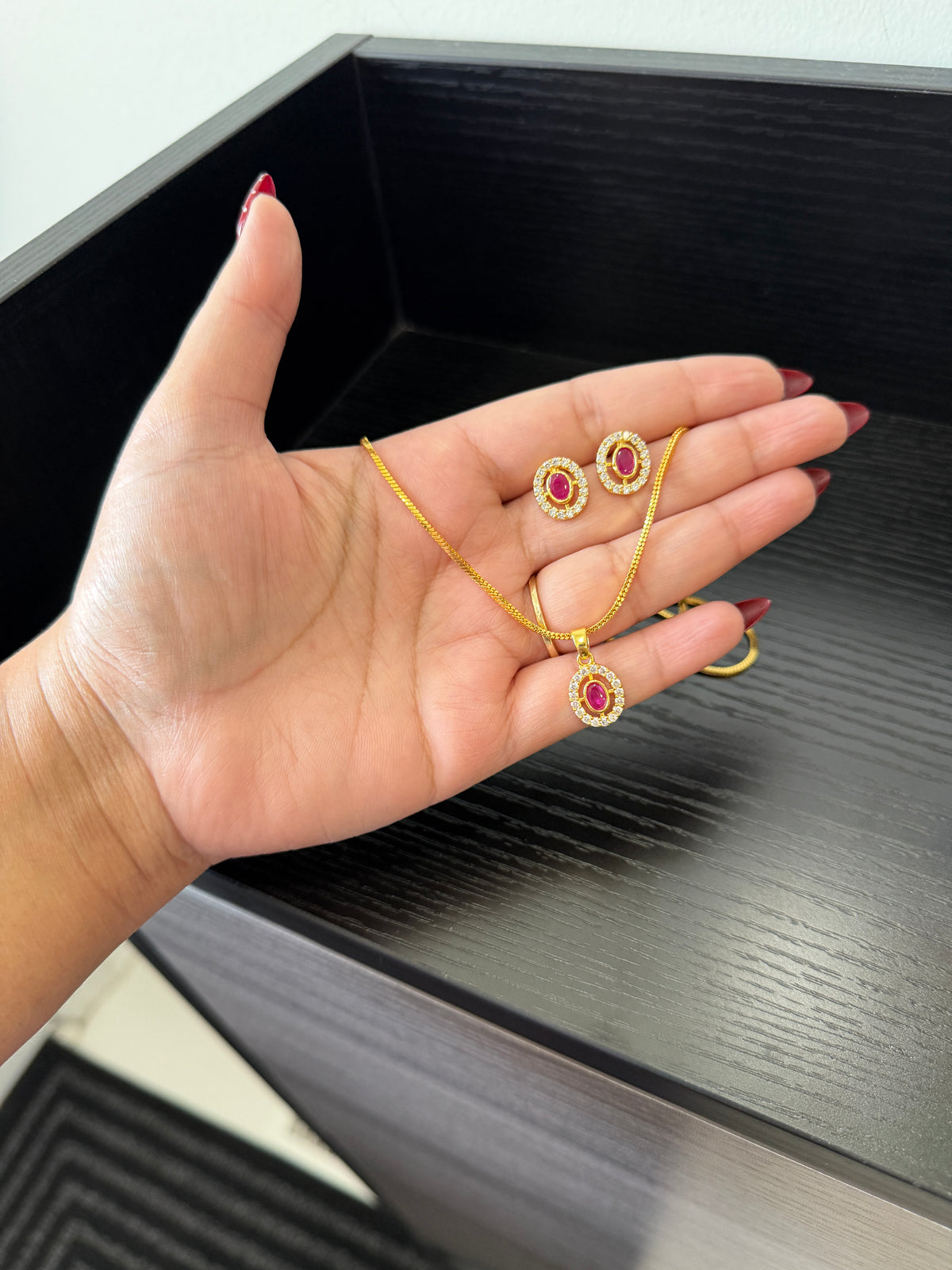 Taran Gold Plated Pendant Set (Oval)