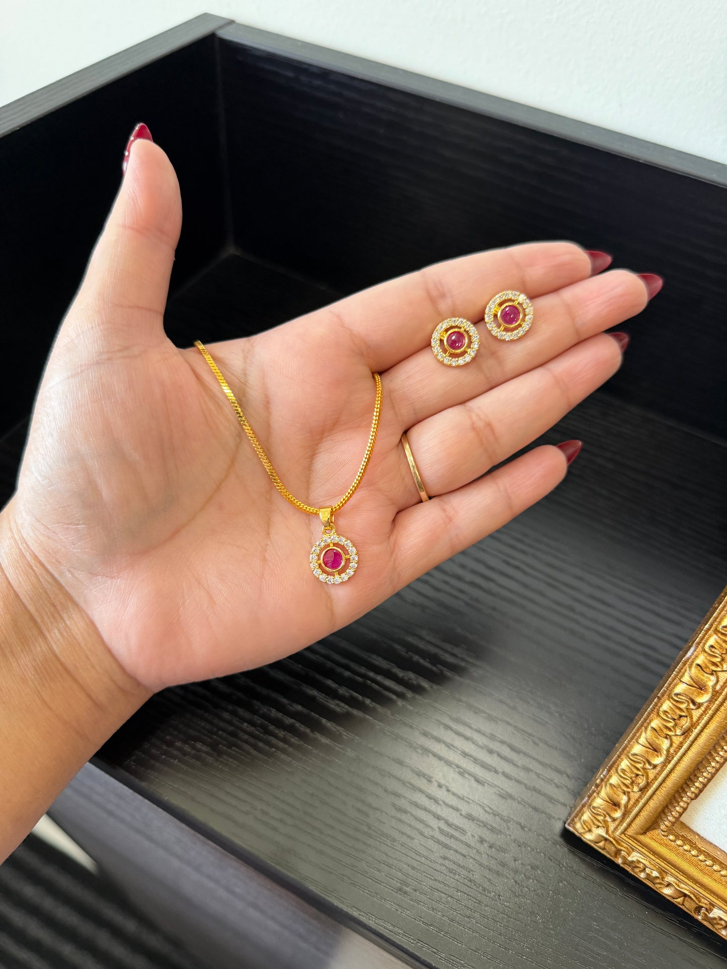 Taran Gold Plated Pendant Set (Circle)